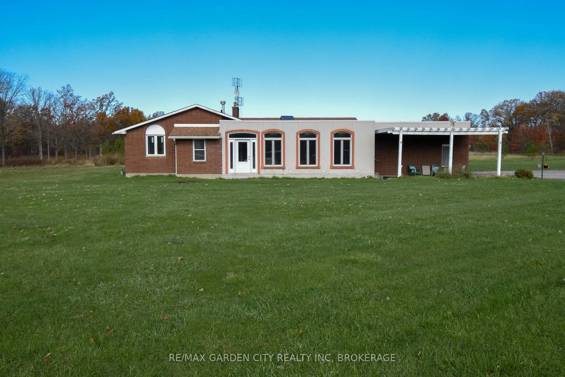 Photo 1 of 9735 Carl Road, Niagara Falls, Schisler — HOMEH