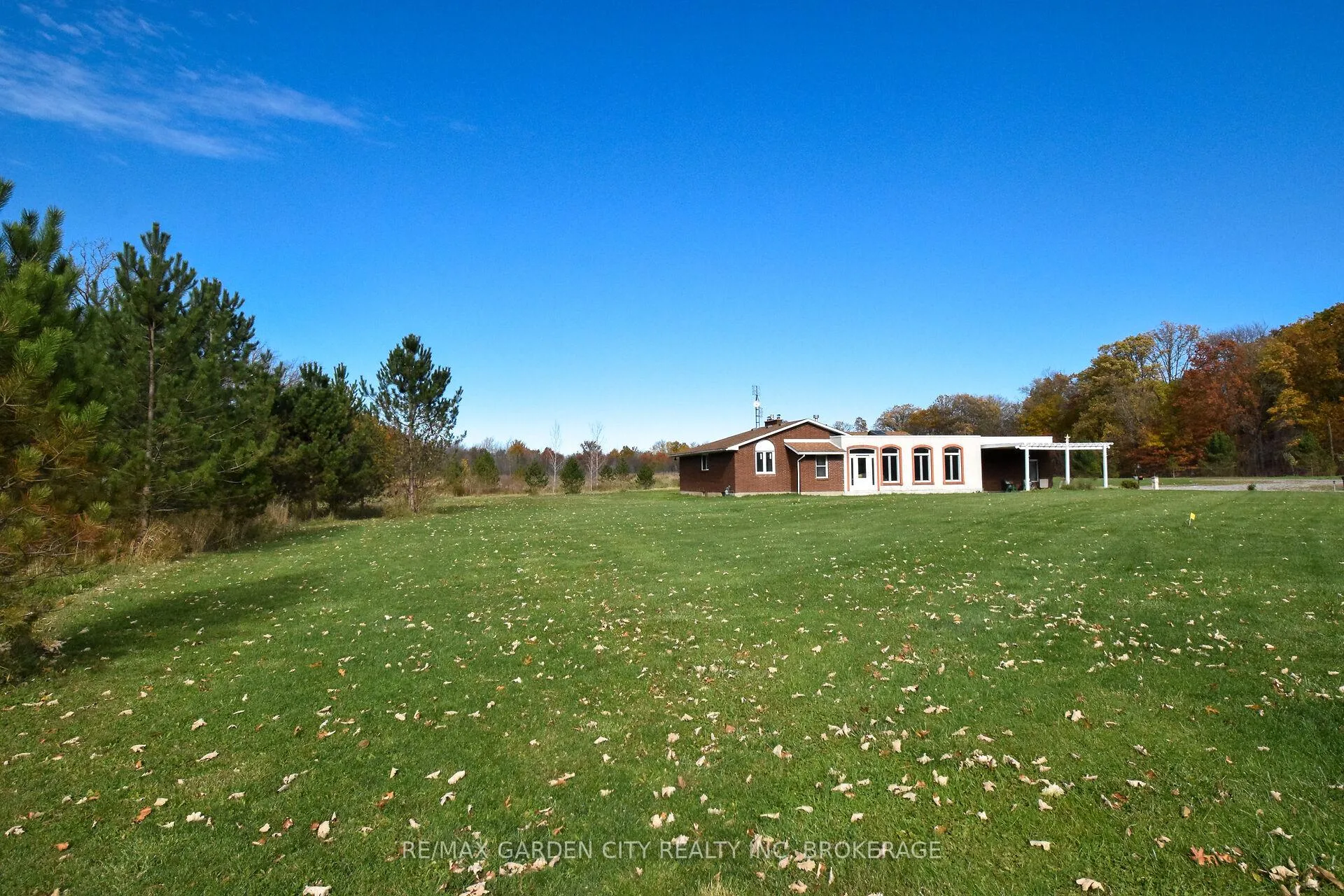 Photo 3 of 9735 Carl Road, Niagara Falls, Schisler — HOMEH