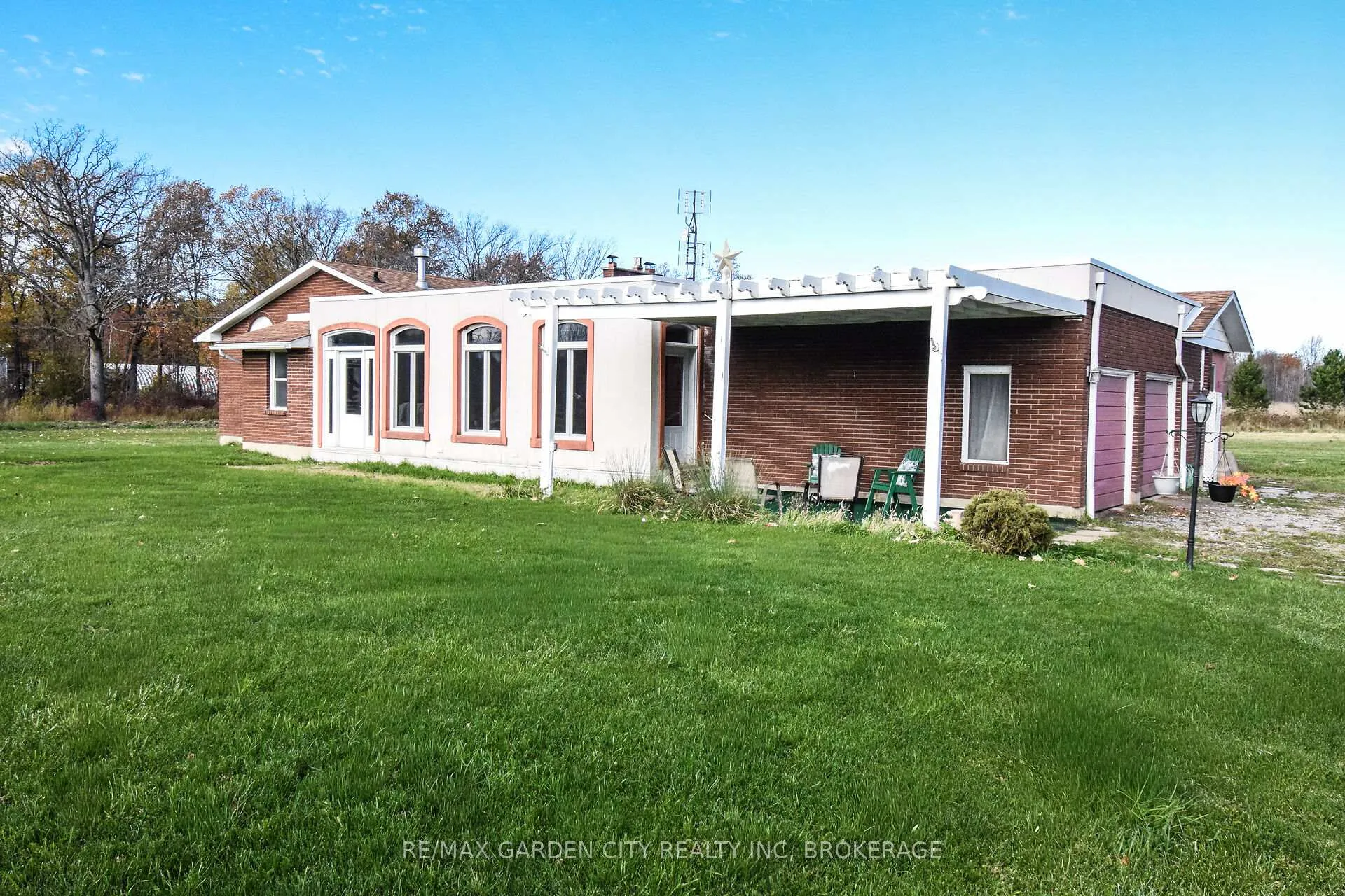 Photo 4 of 9735 Carl Road, Niagara Falls, Schisler — HOMEH