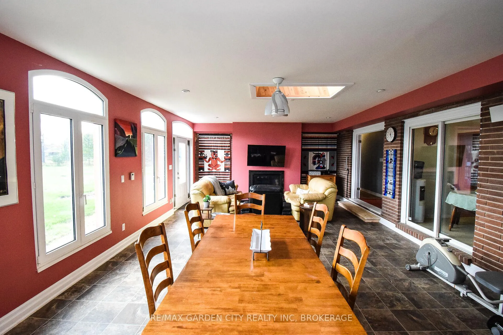Photo 5 of 9735 Carl Road, Niagara Falls, Schisler — HOMEH