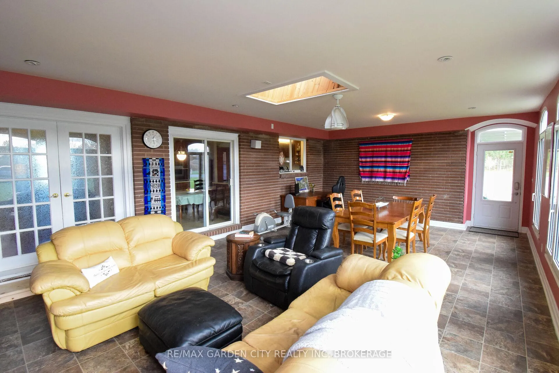 Photo 9 of 9735 Carl Road, Niagara Falls, Schisler — HOMEH