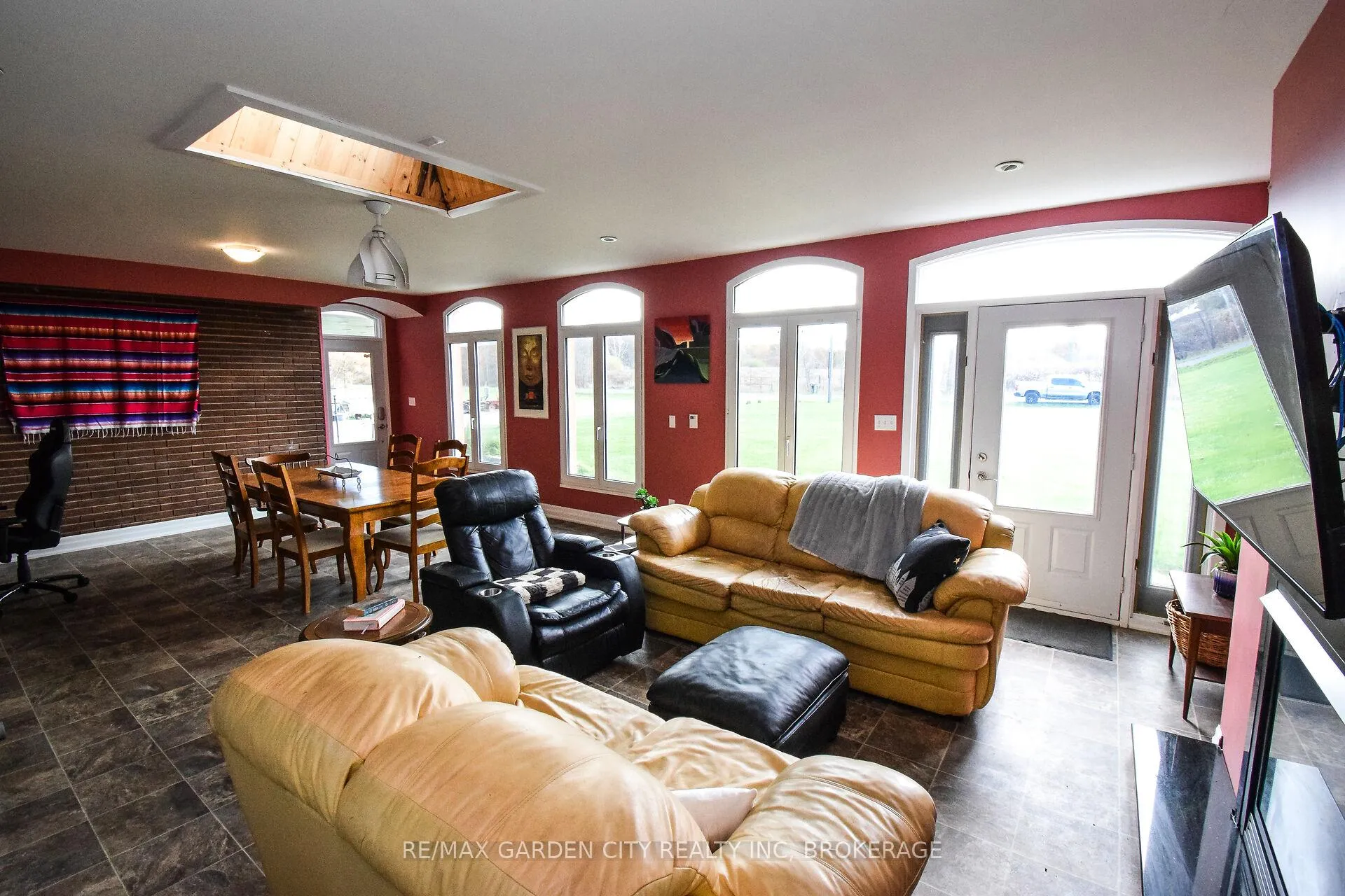 Photo 10 of 9735 Carl Road, Niagara Falls, Schisler — HOMEH