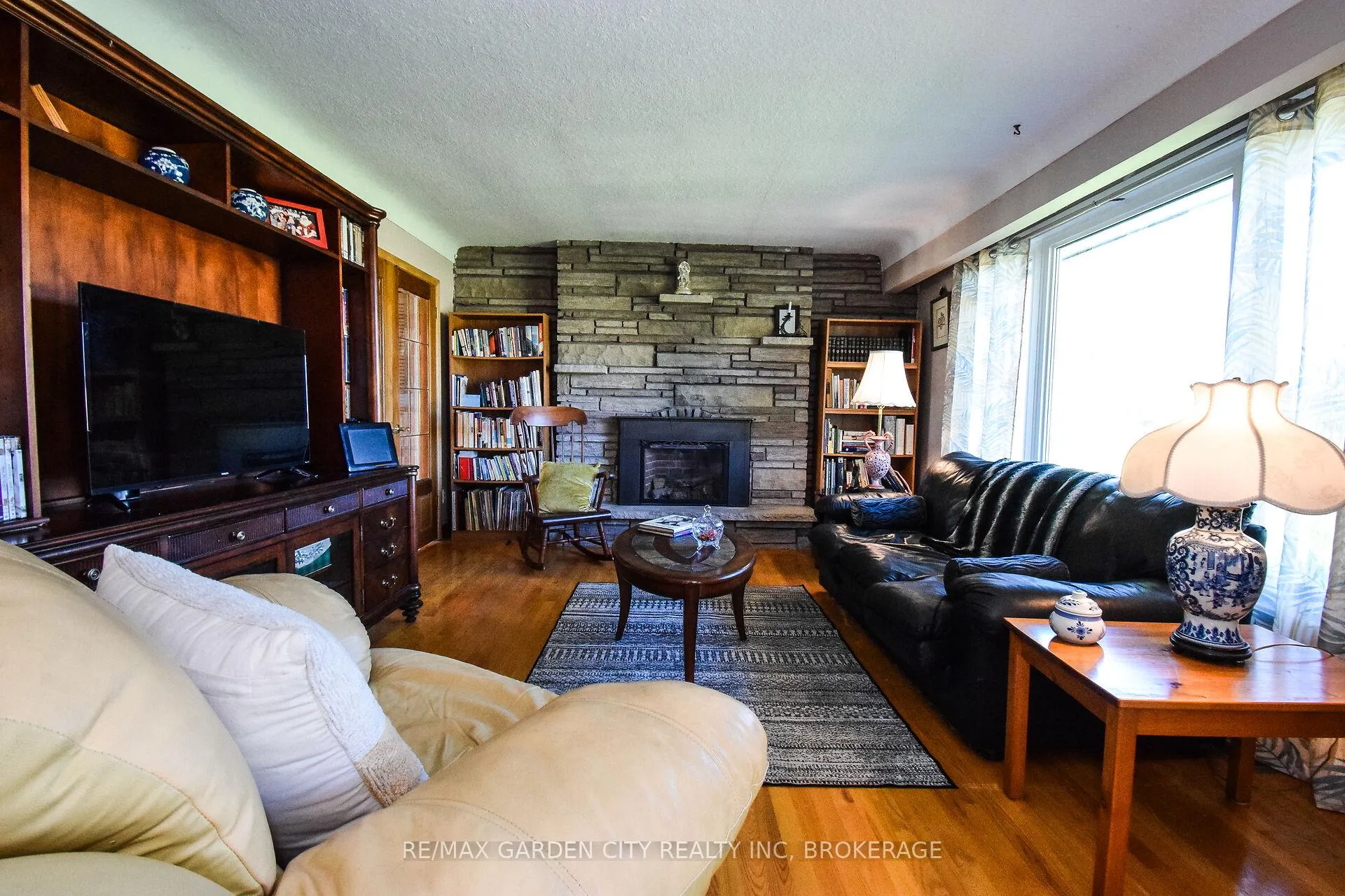 Photo 13 of 9735 Carl Road, Niagara Falls, Schisler — HOMEH