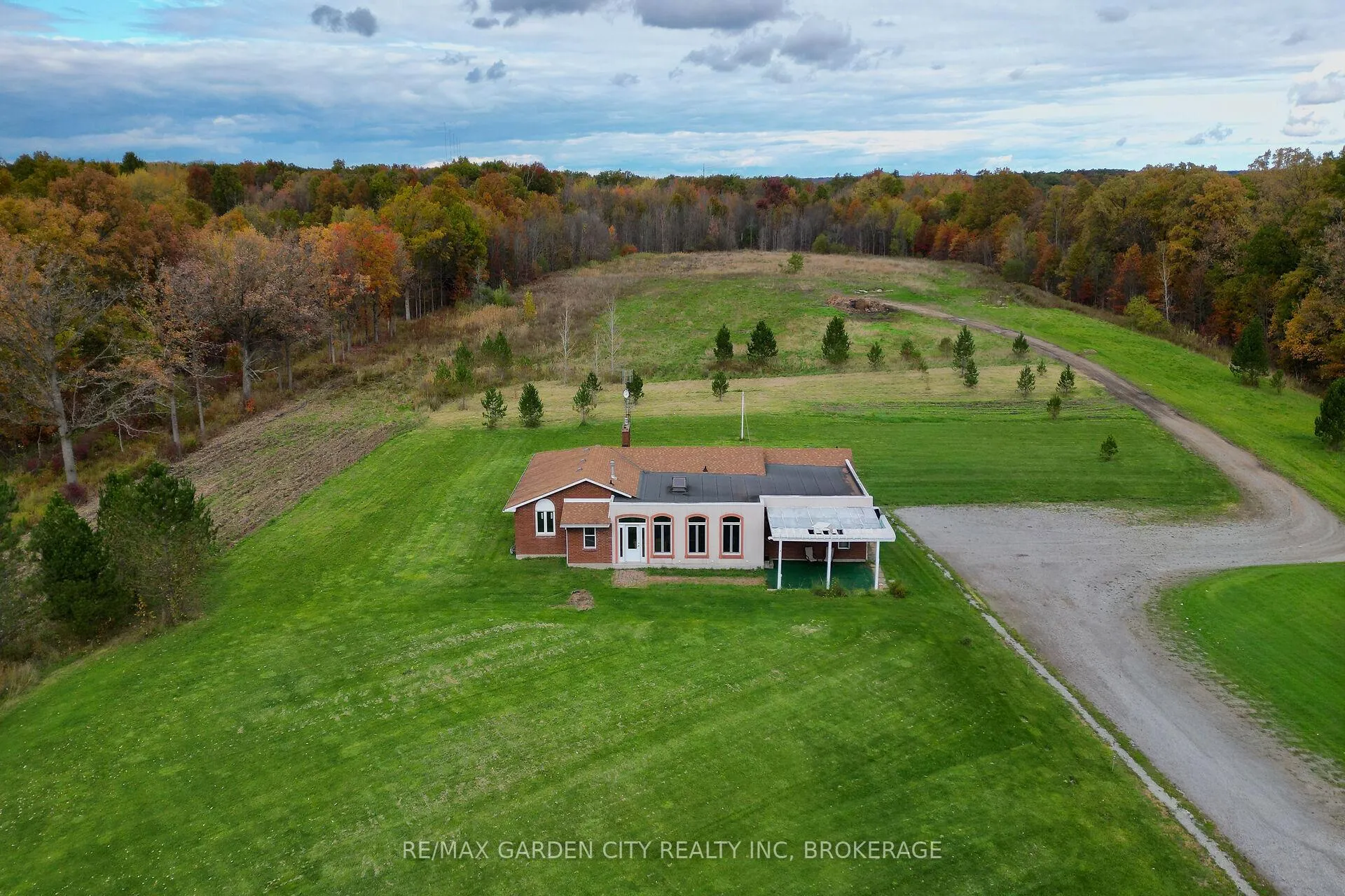 Photo 38 of 9735 Carl Road, Niagara Falls, Schisler — HOMEH