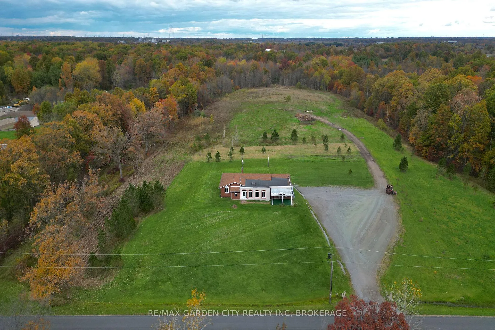 Photo 39 of 9735 Carl Road, Niagara Falls, Schisler — HOMEH