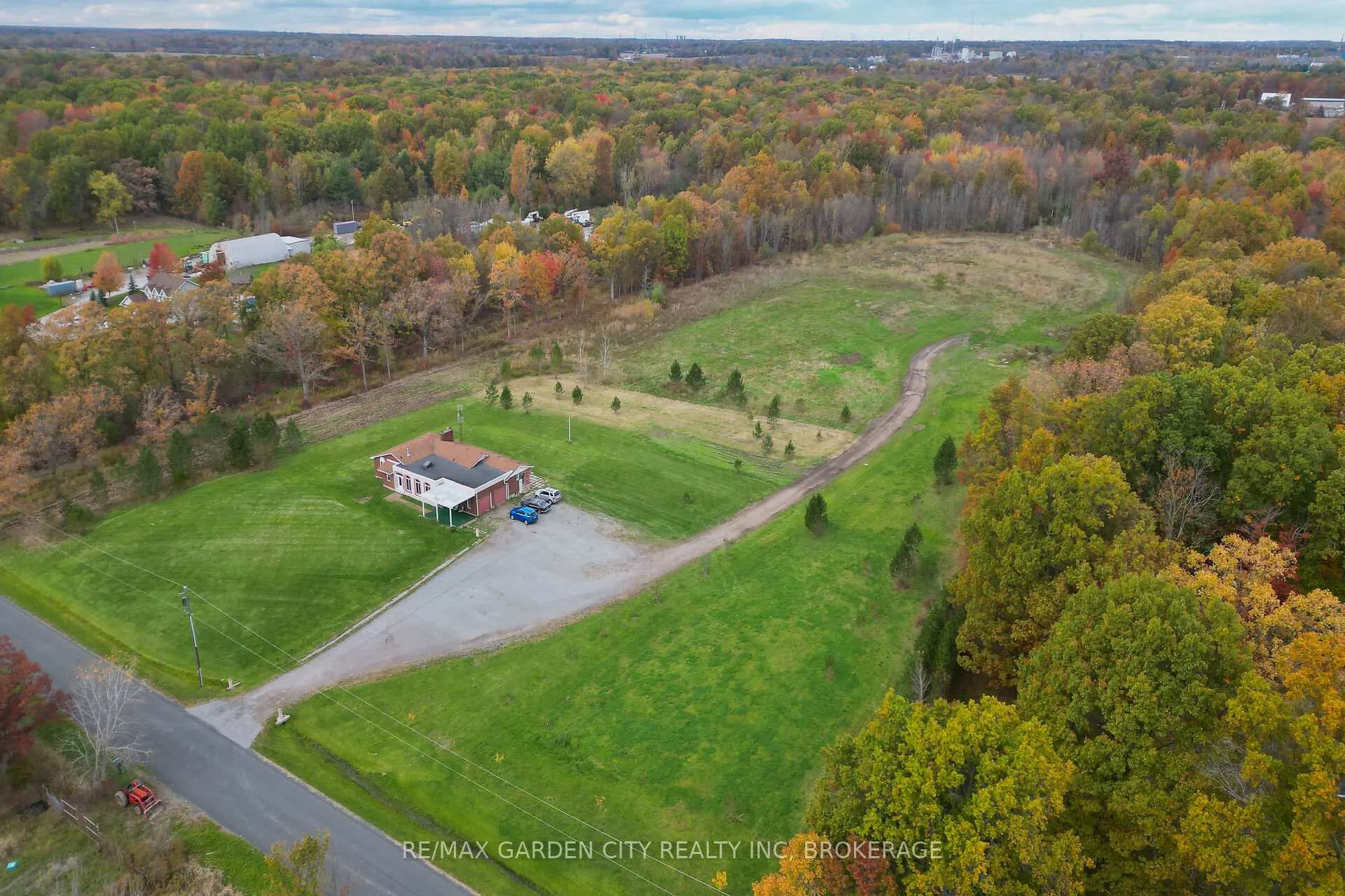 Photo 40 of 9735 Carl Road, Niagara Falls, Schisler — HOMEH