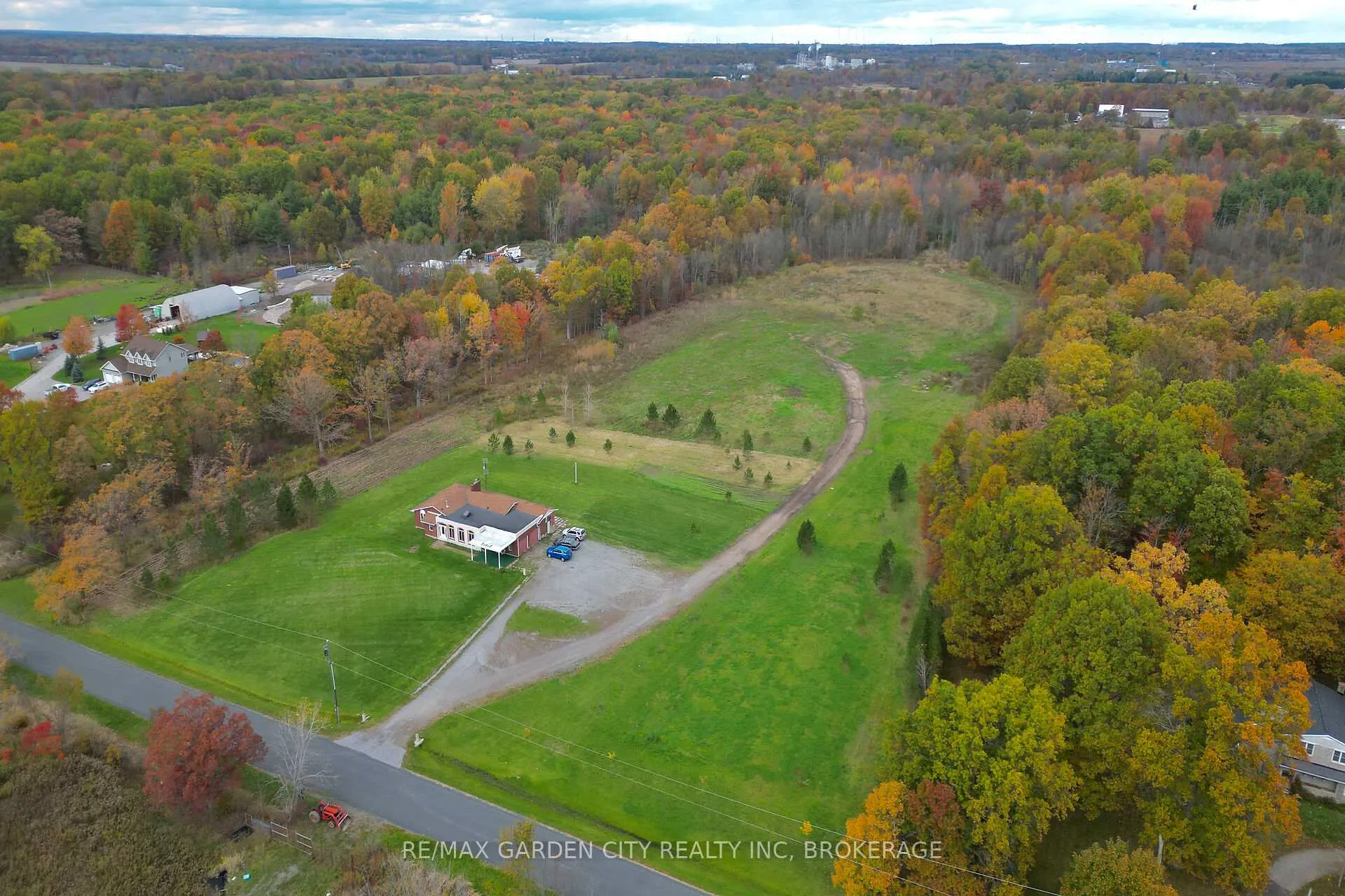 Photo 41 of 9735 Carl Road, Niagara Falls, Schisler — HOMEH