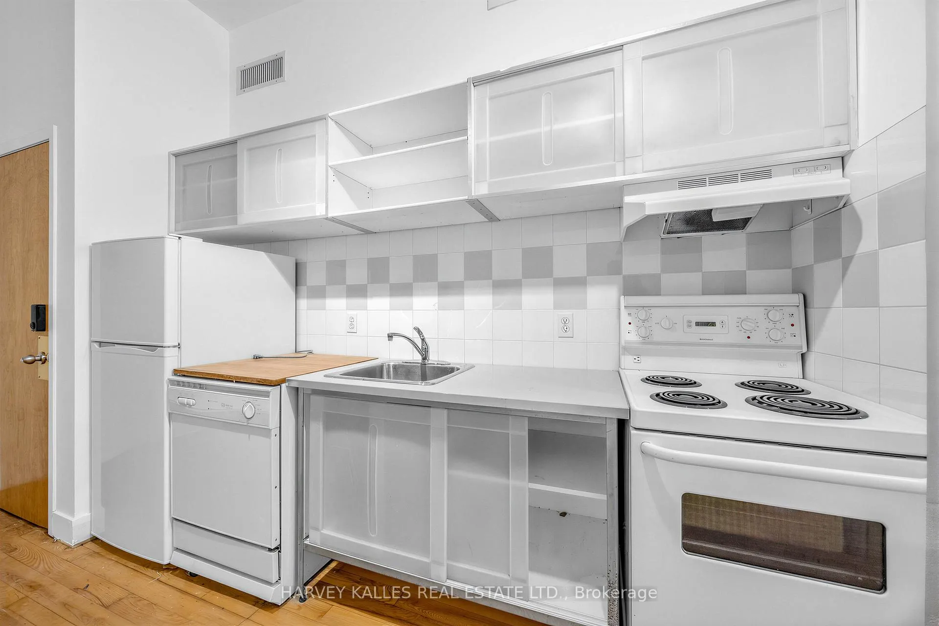 Photo 11 of 106 Queen Street E, Toronto, Church-Yonge Corridor — HOMEH