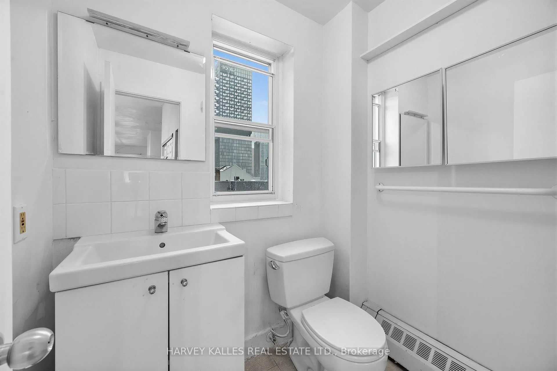 Photo 27 of 106 Queen Street E, Toronto, Church-Yonge Corridor — HOMEH