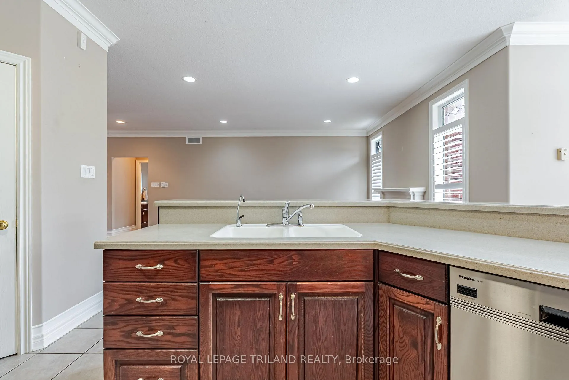 Photo 24 of 43 Pinehurst Drive, Thames Centre, Dorchester — HOMEH