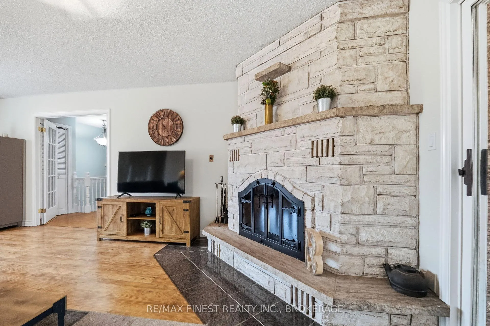 Photo 7 of 1779 Floyd Avenue, Kingston, City North of 401 — HOMEH