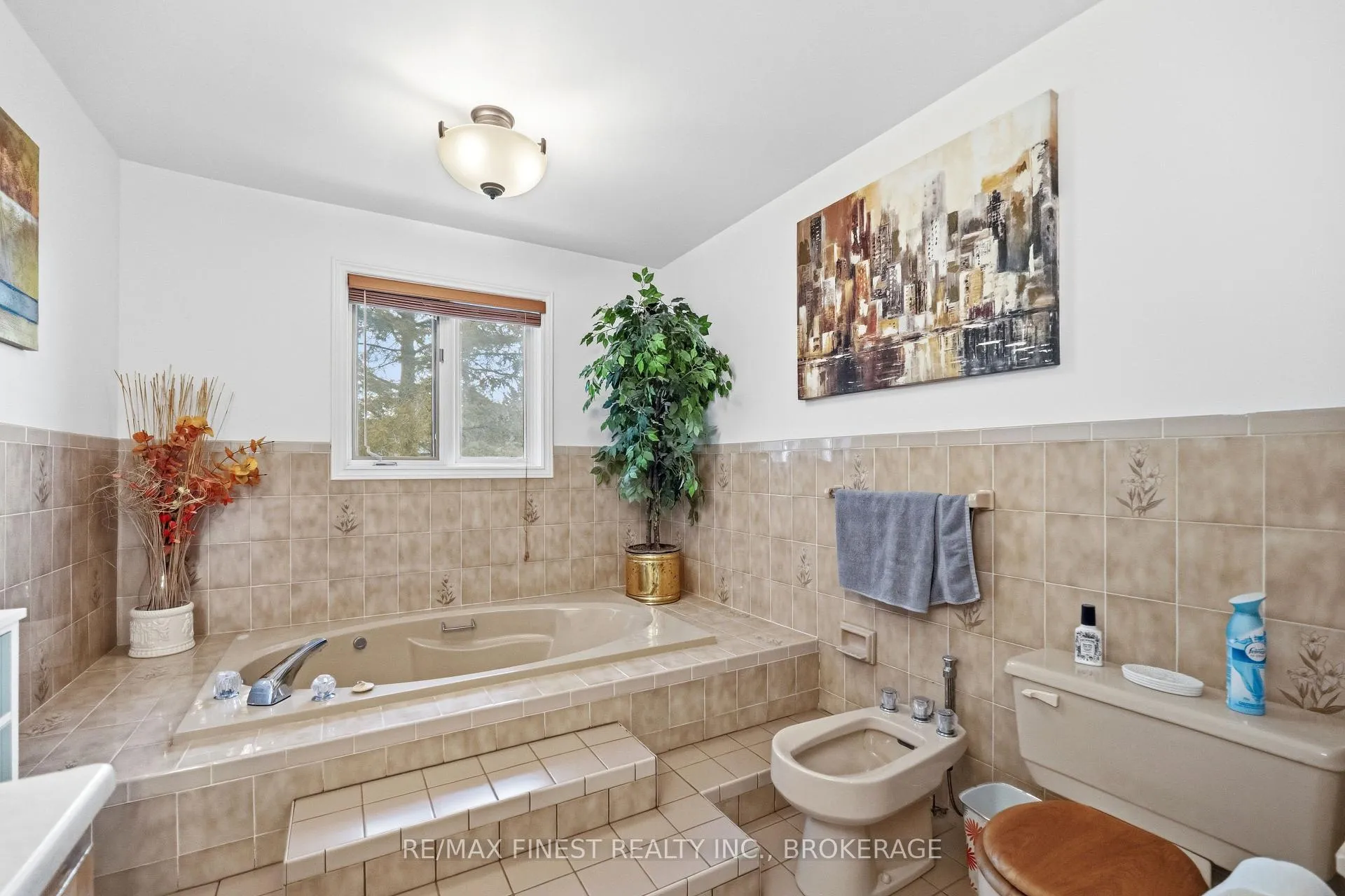 Photo 17 of 1779 Floyd Avenue, Kingston, City North of 401 — HOMEH