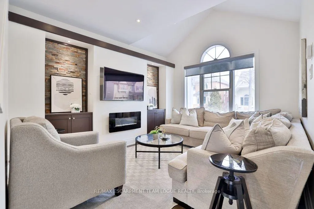 Photo 8 of 2189 Woodglen Crescent, Burlington, Orchard — HOMEH