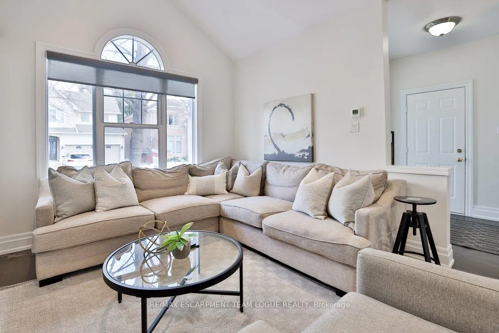 Photo 10 of 2189 Woodglen Crescent, Burlington, Orchard — HOMEH