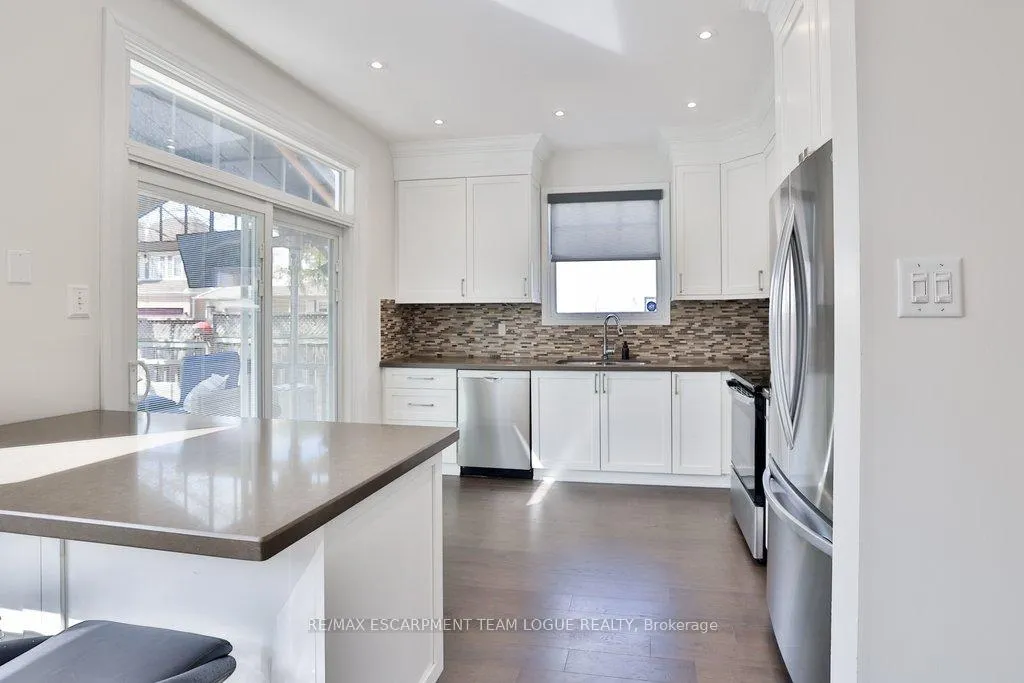 Photo 13 of 2189 Woodglen Crescent, Burlington, Orchard — HOMEH