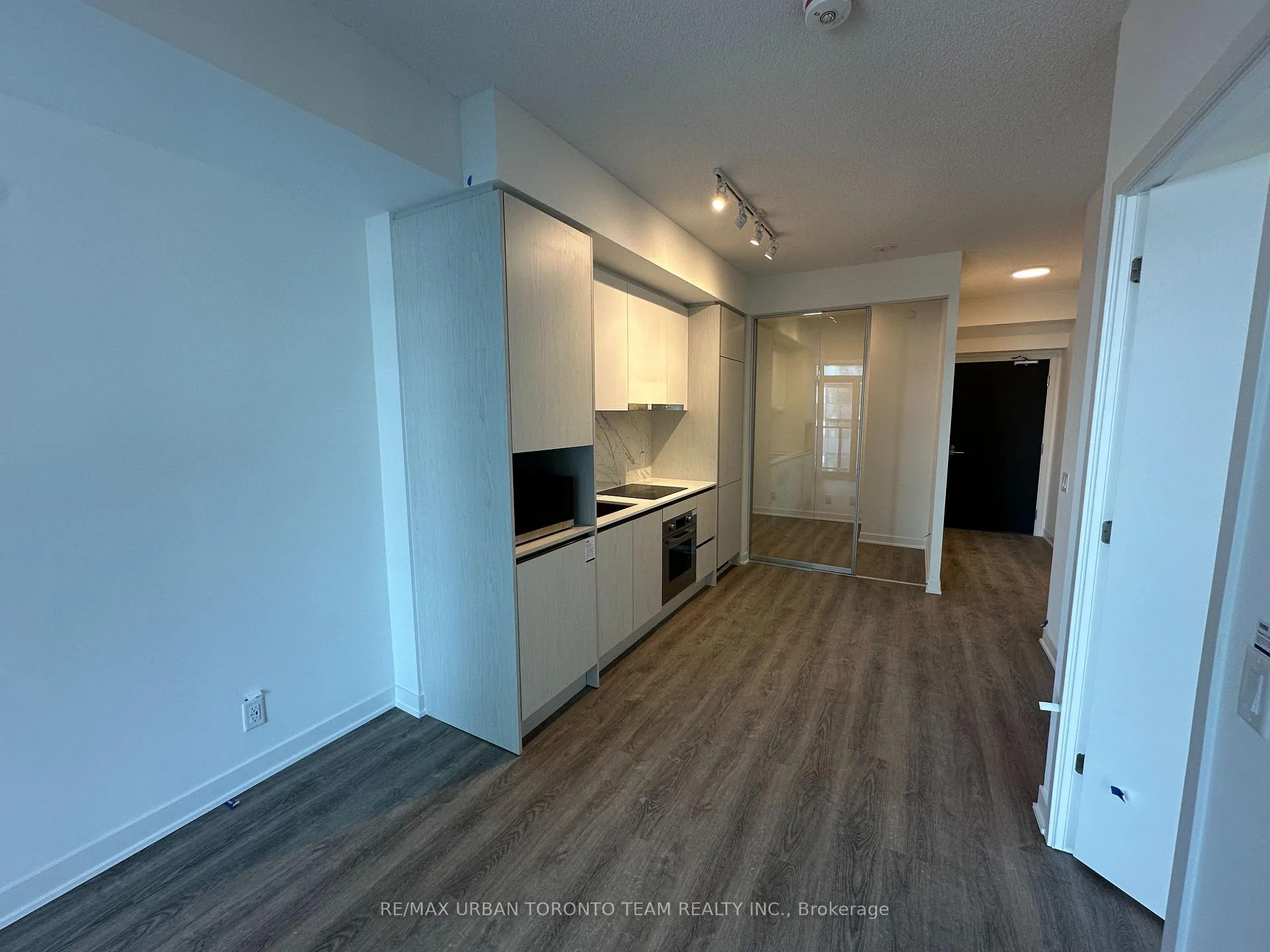 Photo 4 of Unit 2709, 180 Front Street E, Toronto, Moss Park — HOMEH