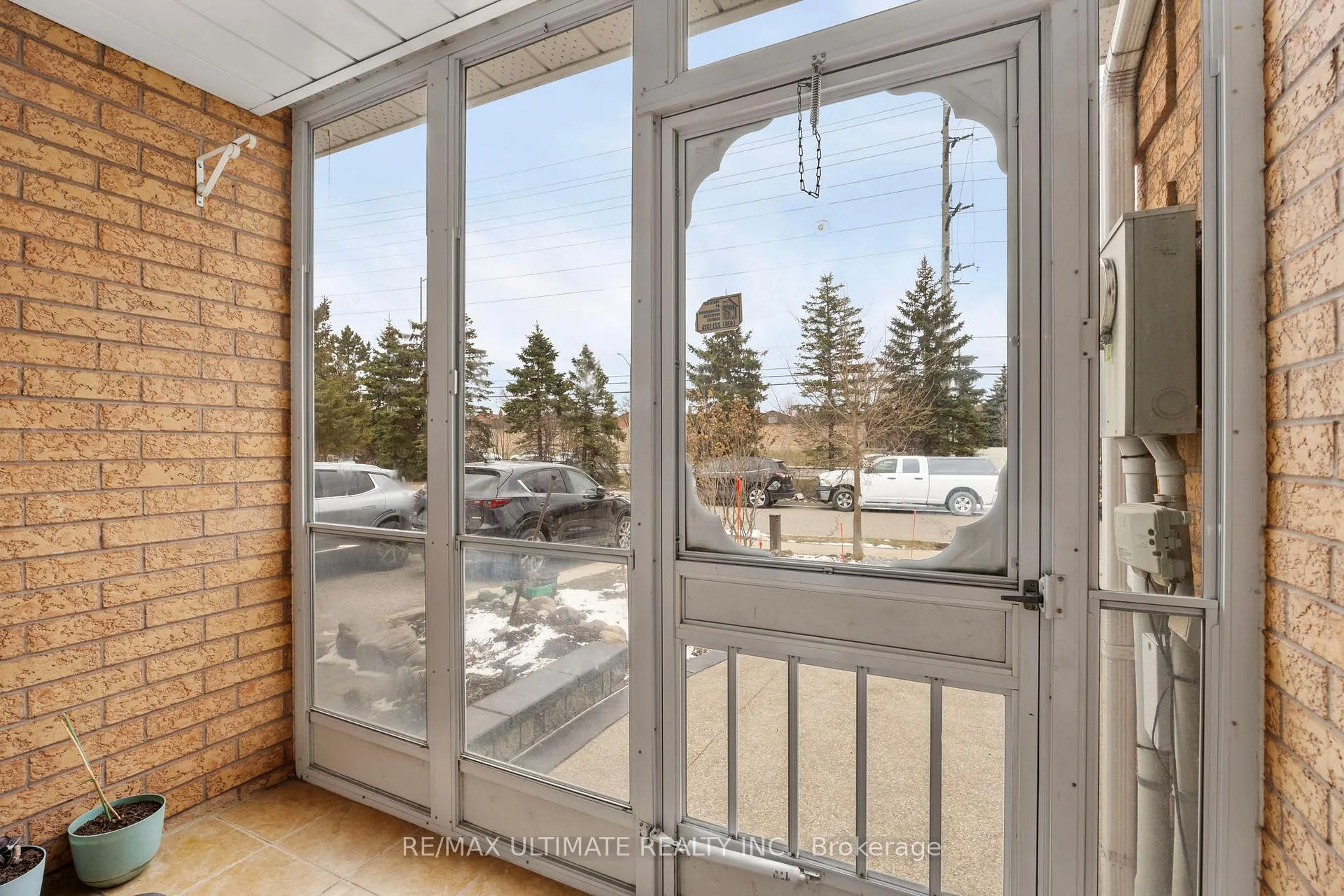 Photo 4 of 154 Toba Crescent, Brampton, Heart Lake East — HOMEH