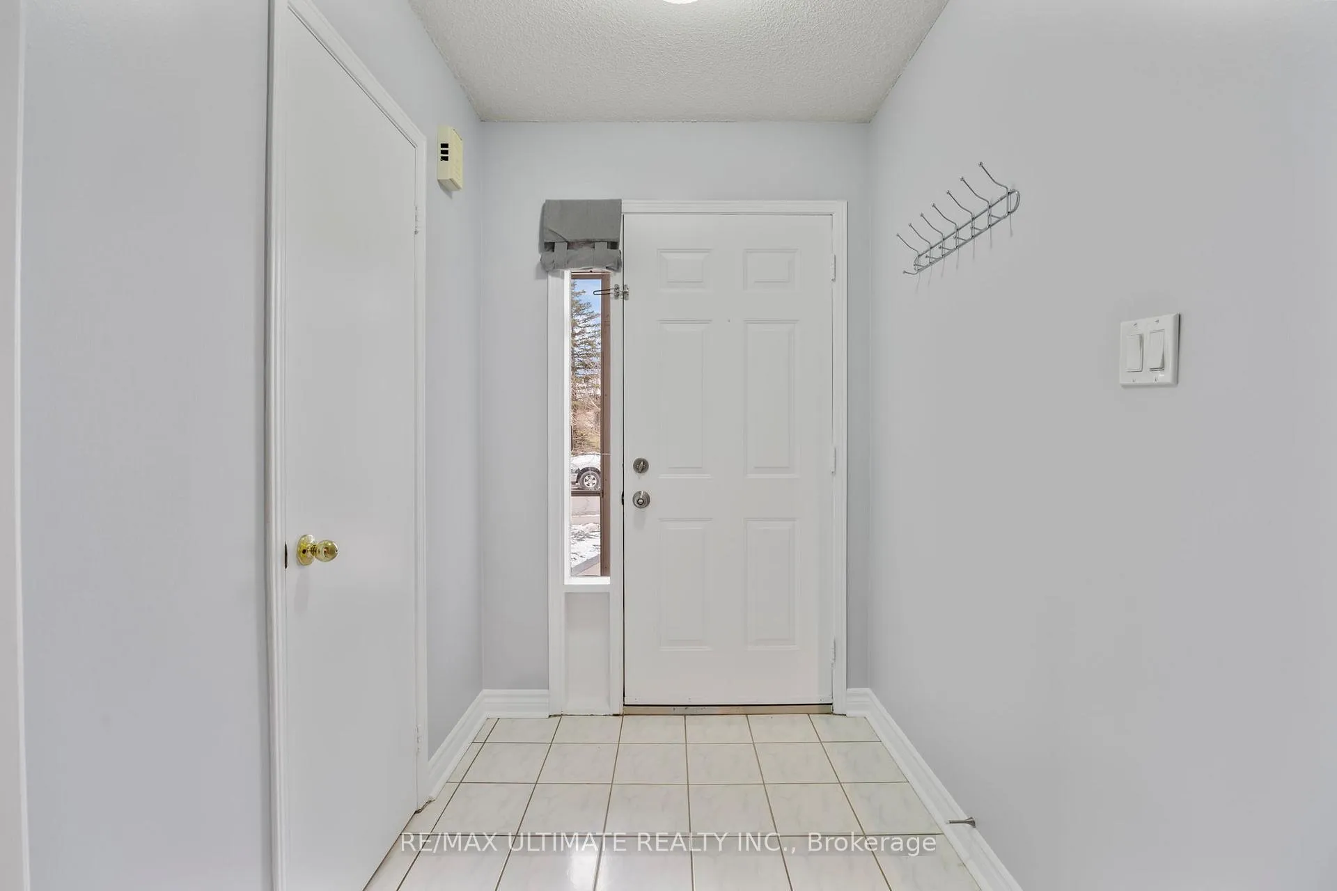 Photo 5 of 154 Toba Crescent, Brampton, Heart Lake East — HOMEH