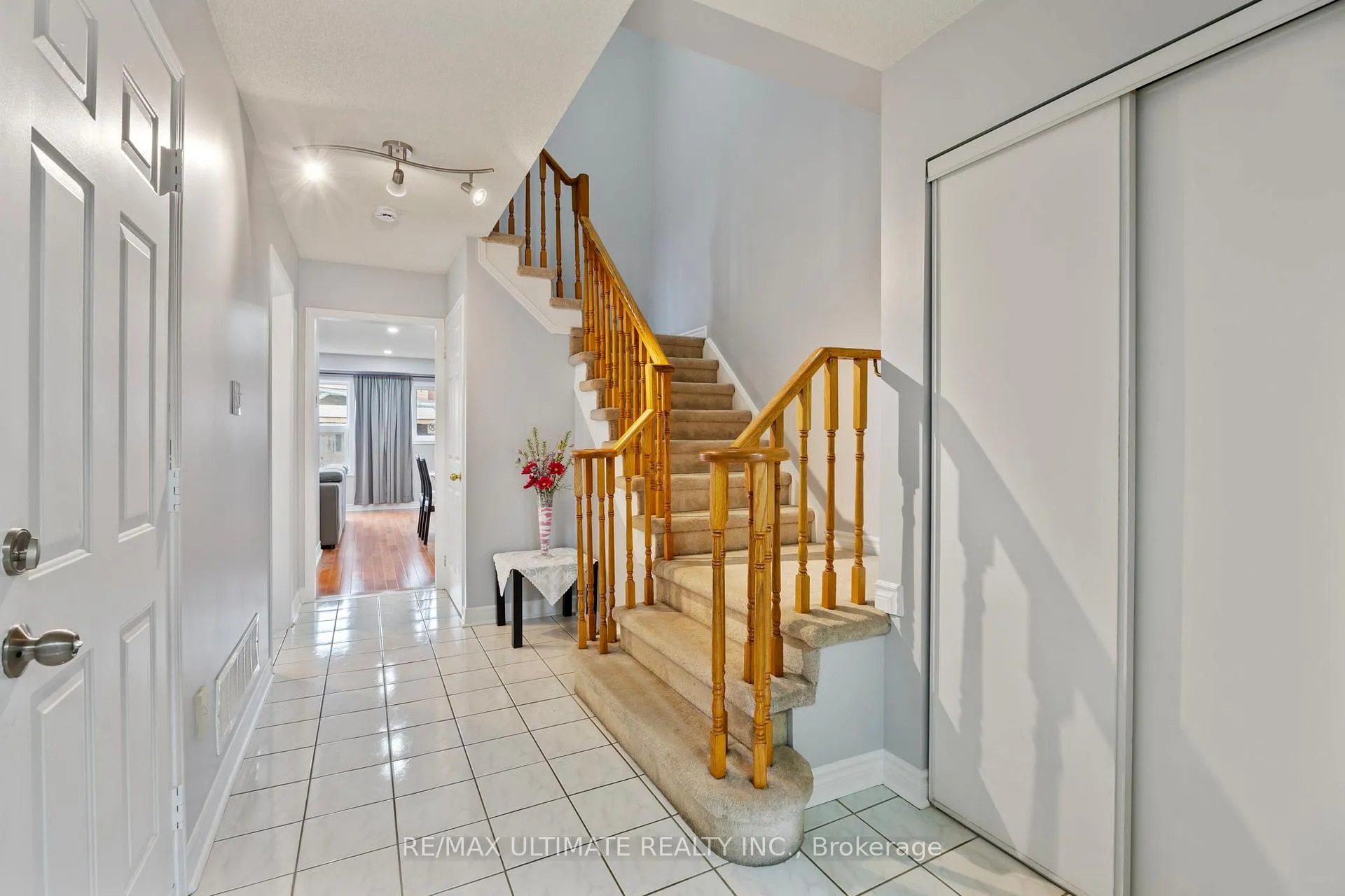 Photo 7 of 154 Toba Crescent, Brampton, Heart Lake East — HOMEH