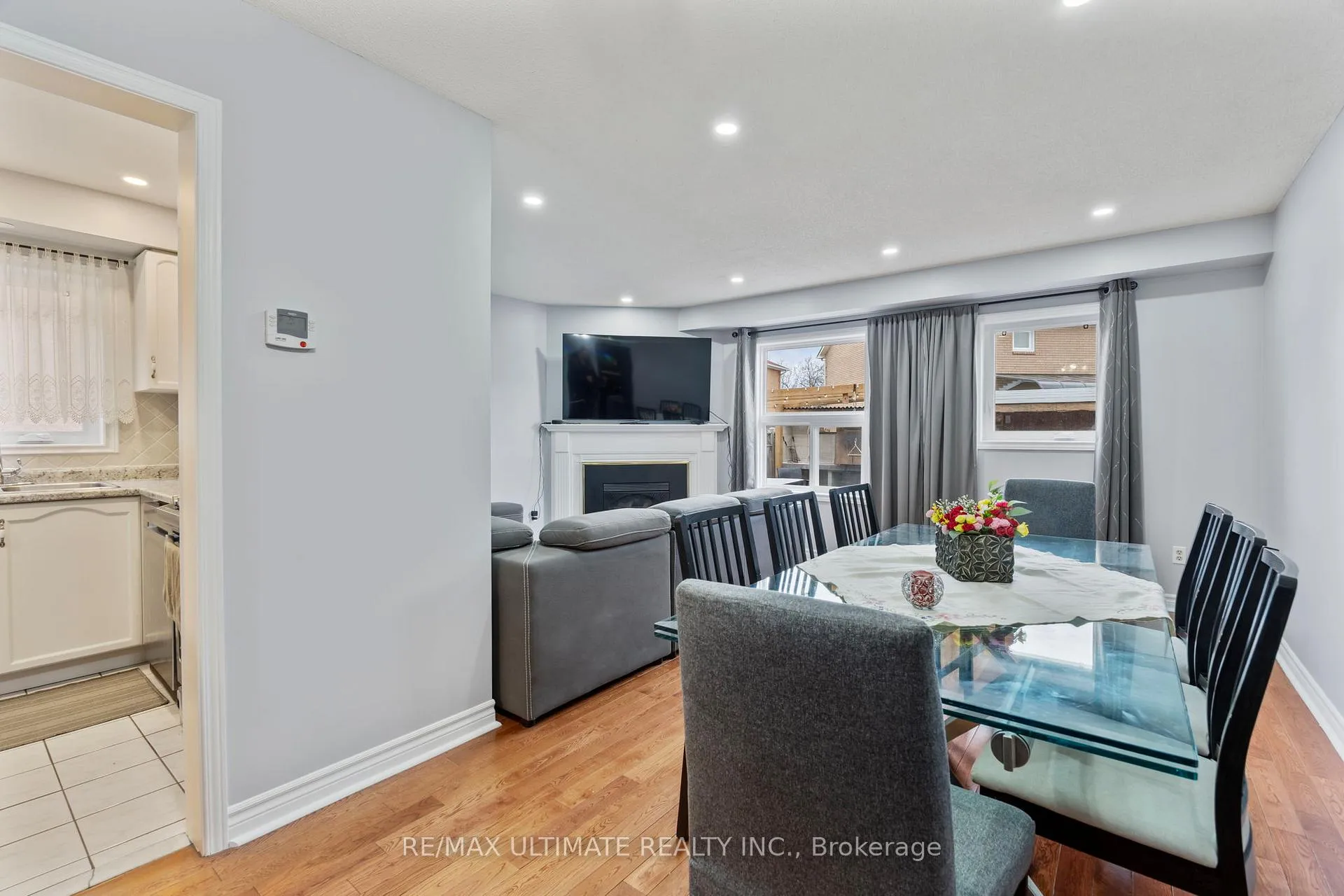 Photo 9 of 154 Toba Crescent, Brampton, Heart Lake East — HOMEH
