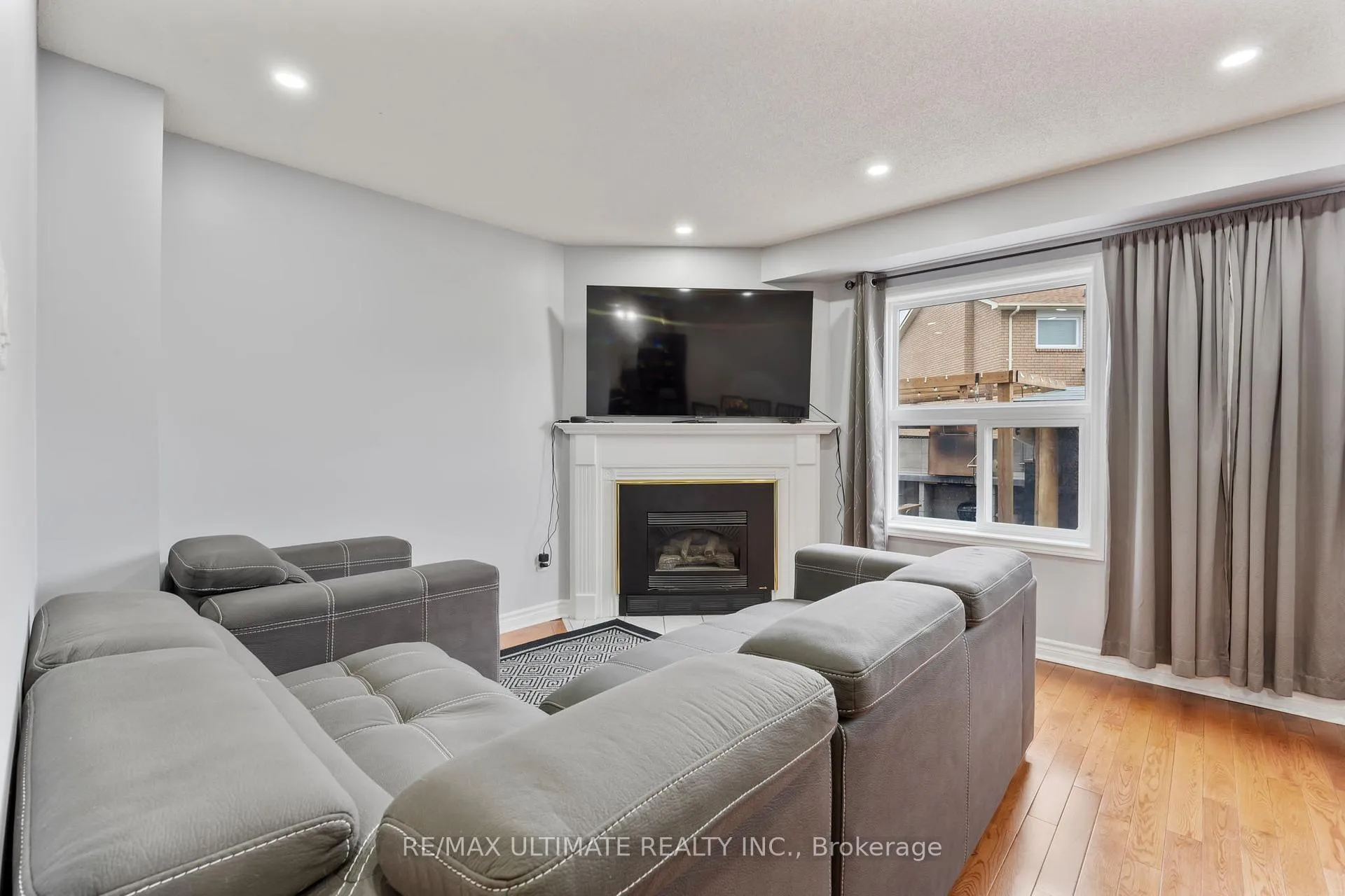 Photo 10 of 154 Toba Crescent, Brampton, Heart Lake East — HOMEH