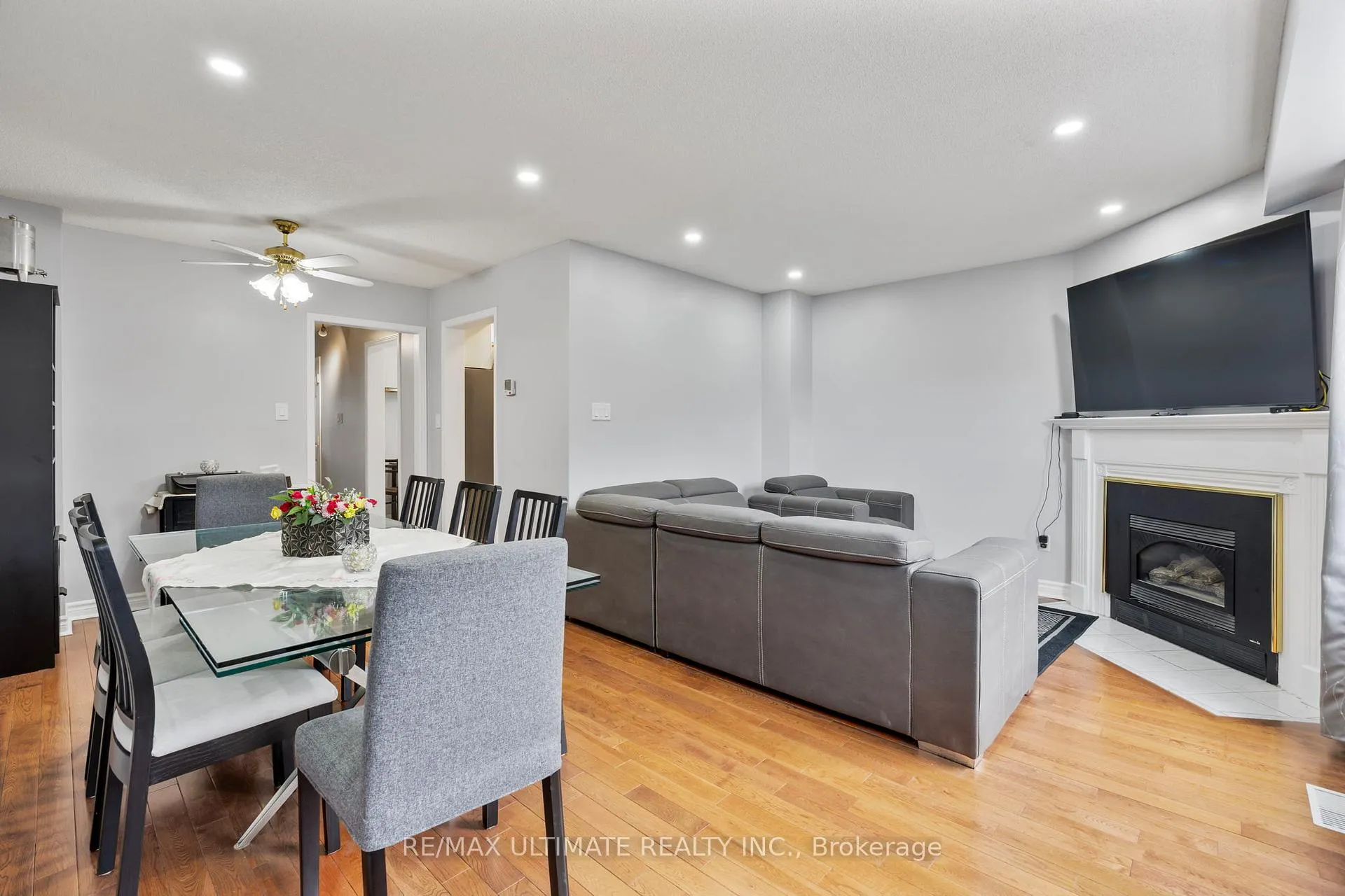 Photo 11 of 154 Toba Crescent, Brampton, Heart Lake East — HOMEH