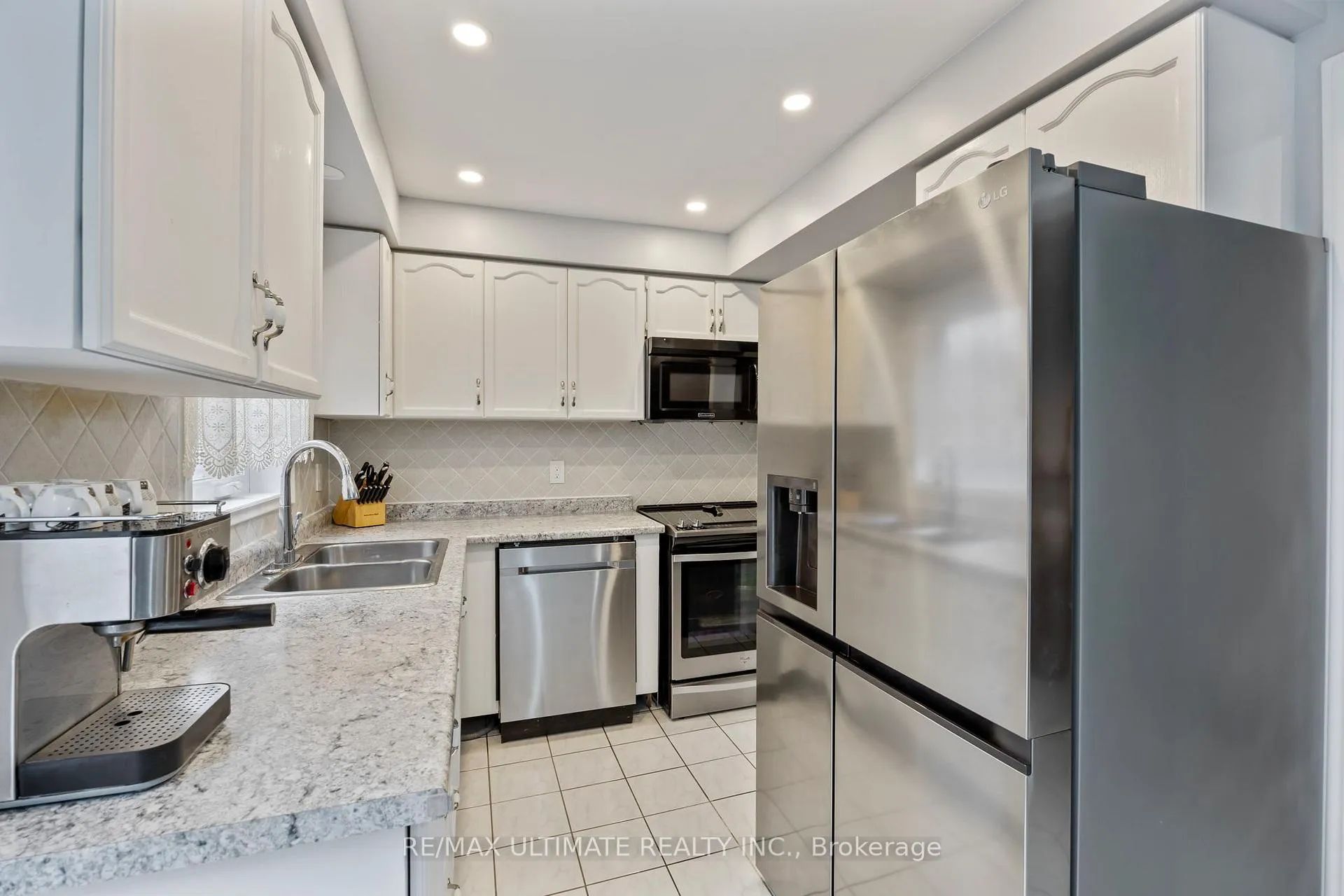 Photo 12 of 154 Toba Crescent, Brampton, Heart Lake East — HOMEH