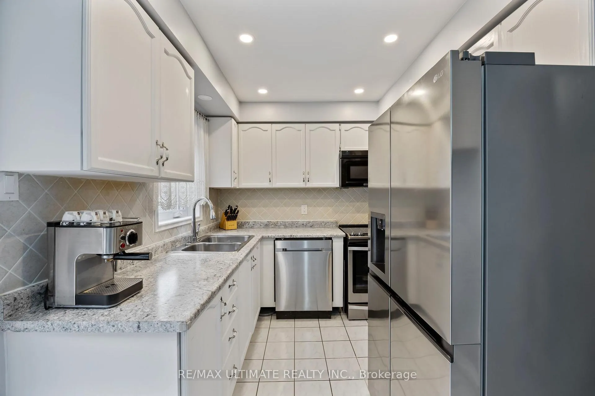 Photo 13 of 154 Toba Crescent, Brampton, Heart Lake East — HOMEH