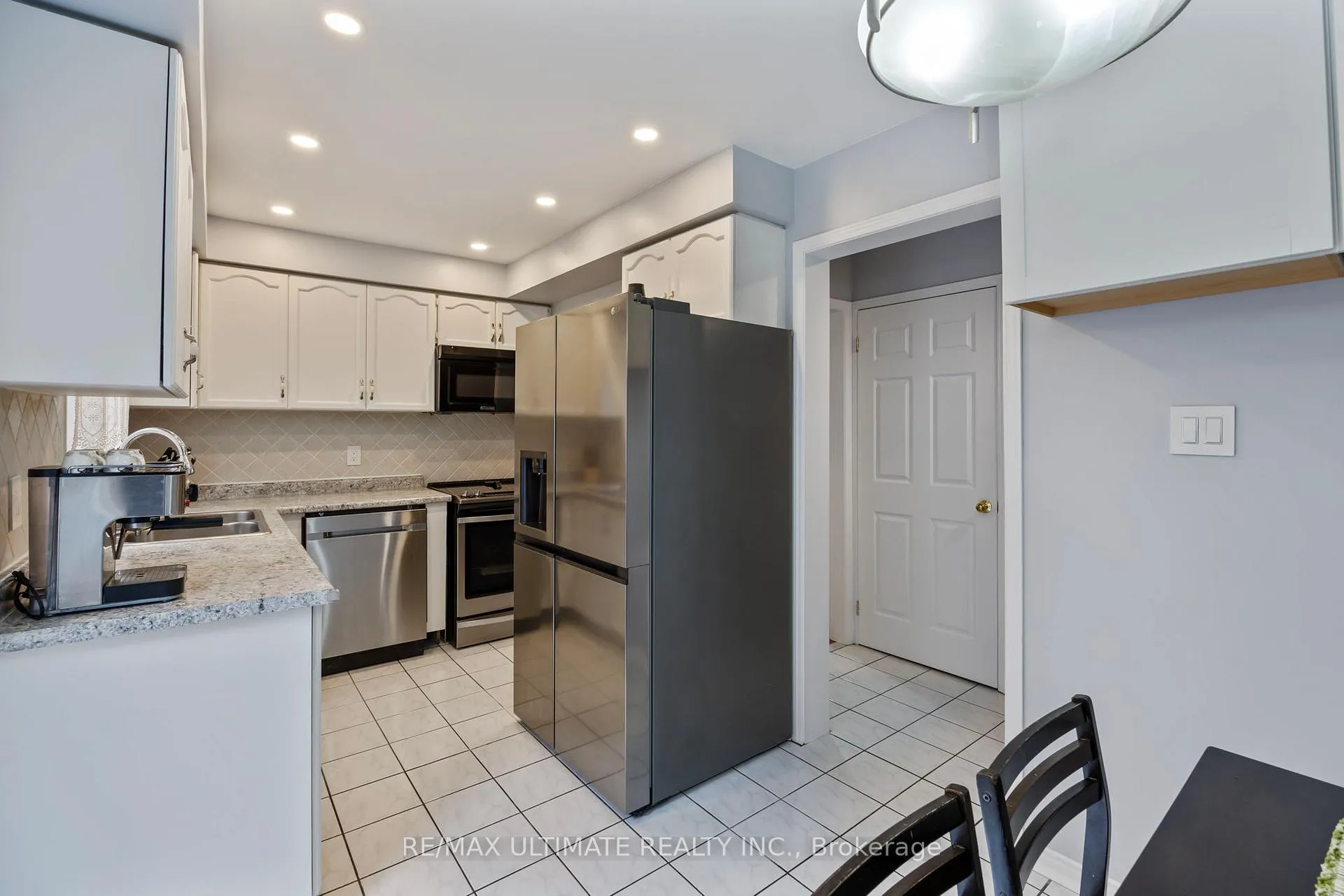 Photo 14 of 154 Toba Crescent, Brampton, Heart Lake East — HOMEH