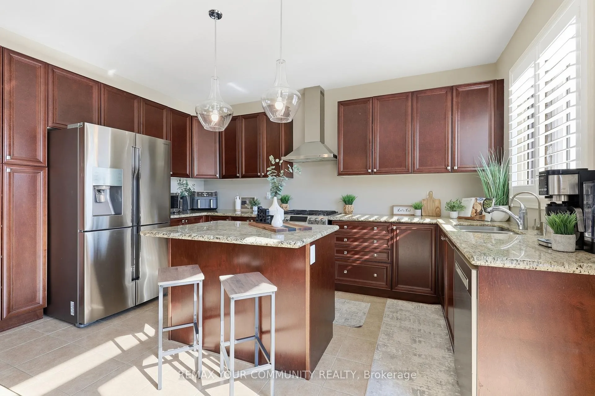 Photo 3 of 21 McCabe Lane, New Tecumseth, Tottenham — HOMEH