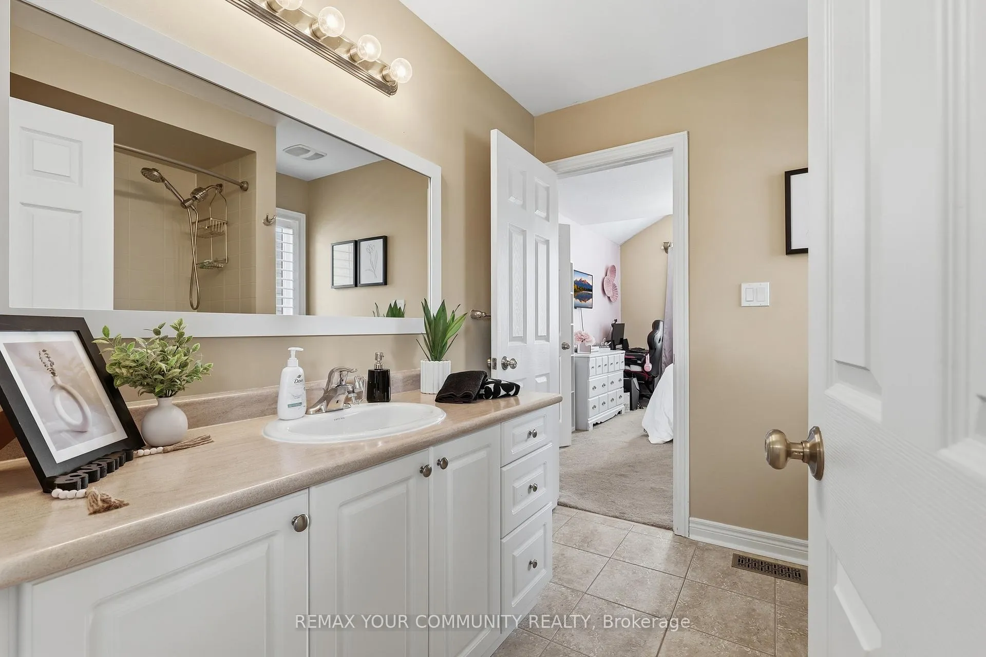 Photo 11 of 21 McCabe Lane, New Tecumseth, Tottenham — HOMEH