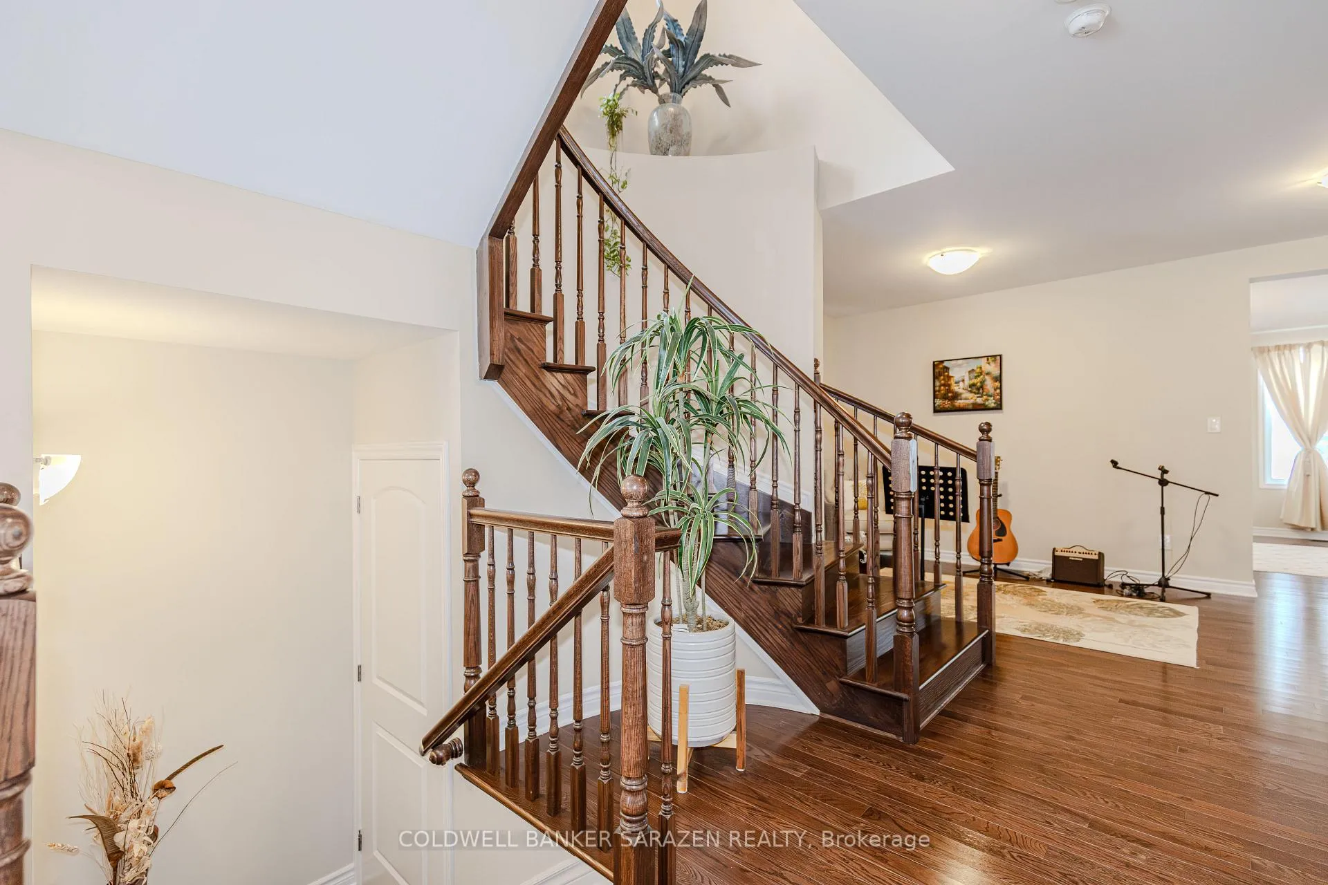 Photo 6 of 942 Guinness Crescent, Ottawa, Barrhaven - Half Moon Bay — HOMEH