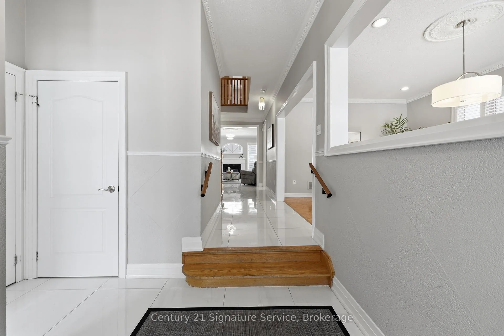 Photo 5 of 50 Chateau Drive, Vaughan, Vellore Village — HOMEH