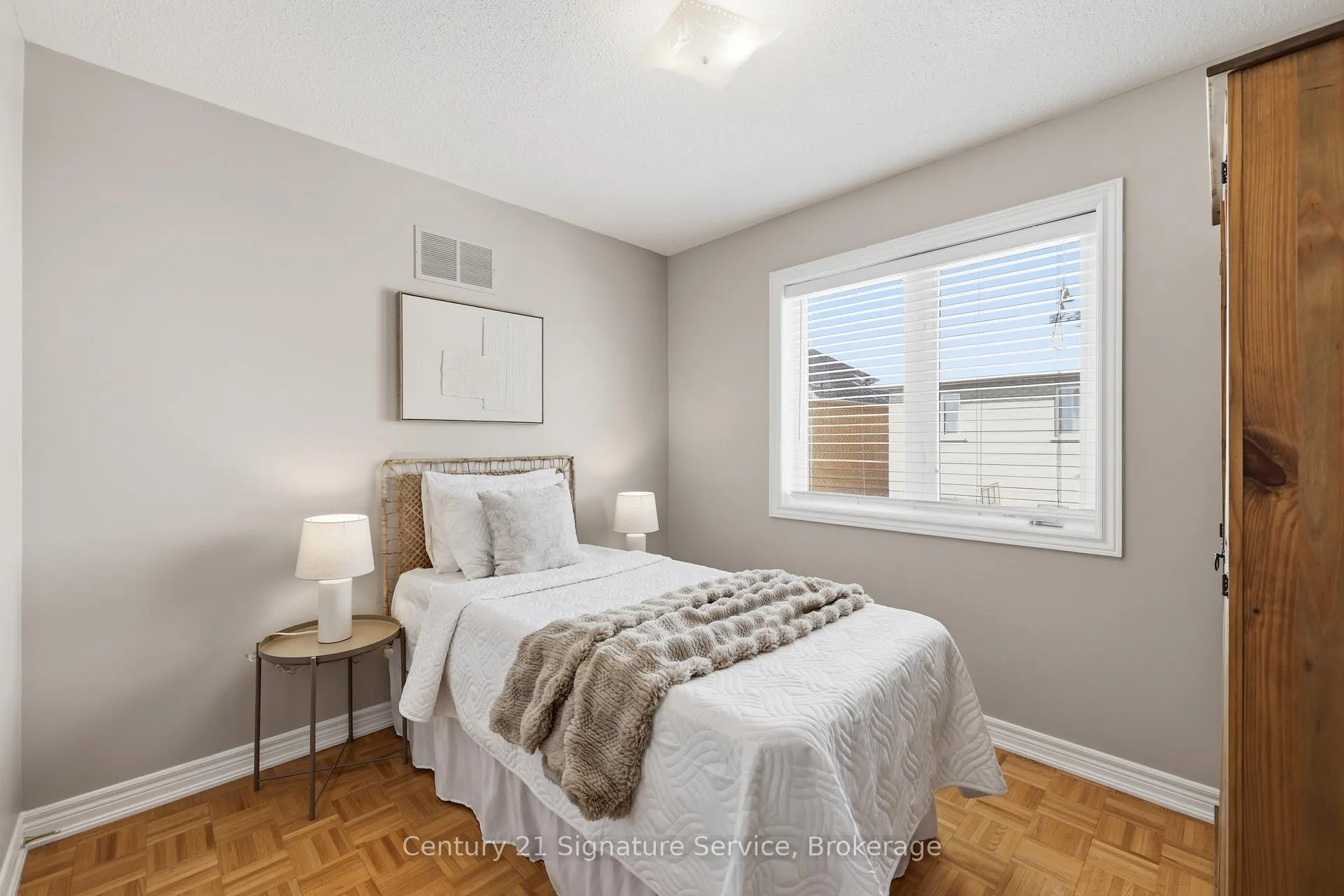Photo 20 of 50 Chateau Drive, Vaughan, Vellore Village — HOMEH