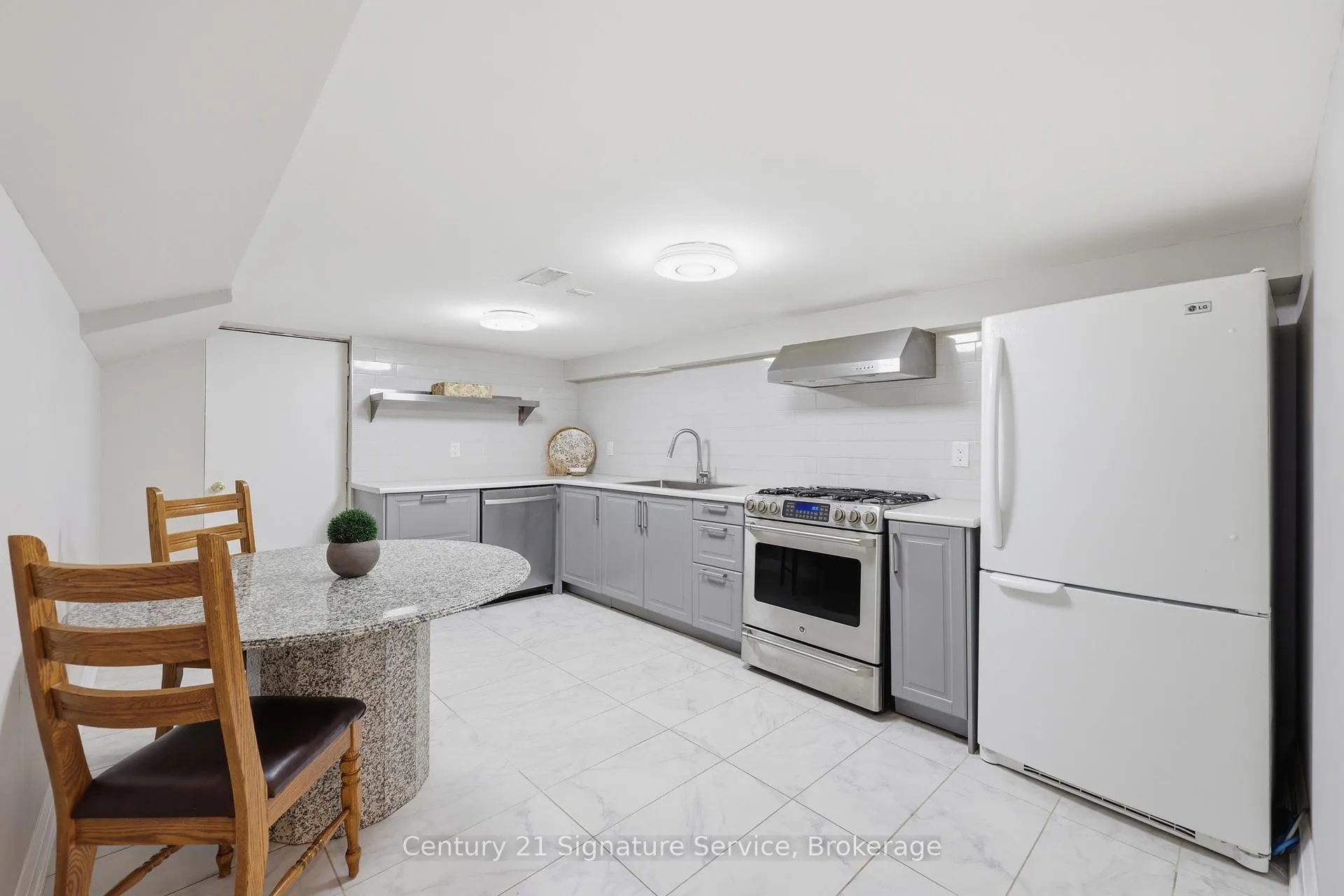 Photo 23 of 50 Chateau Drive, Vaughan, Vellore Village — HOMEH
