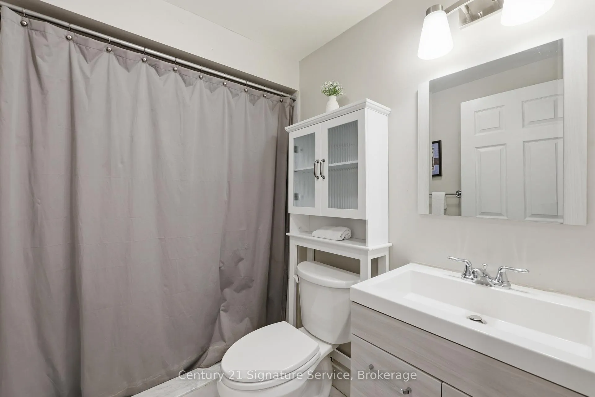 Photo 25 of 50 Chateau Drive, Vaughan, Vellore Village — HOMEH