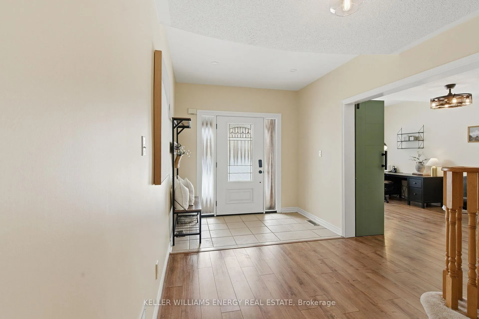 Photo 3 of 105 Guildwood Drive, Clarington, Bowmanville — HOMEH