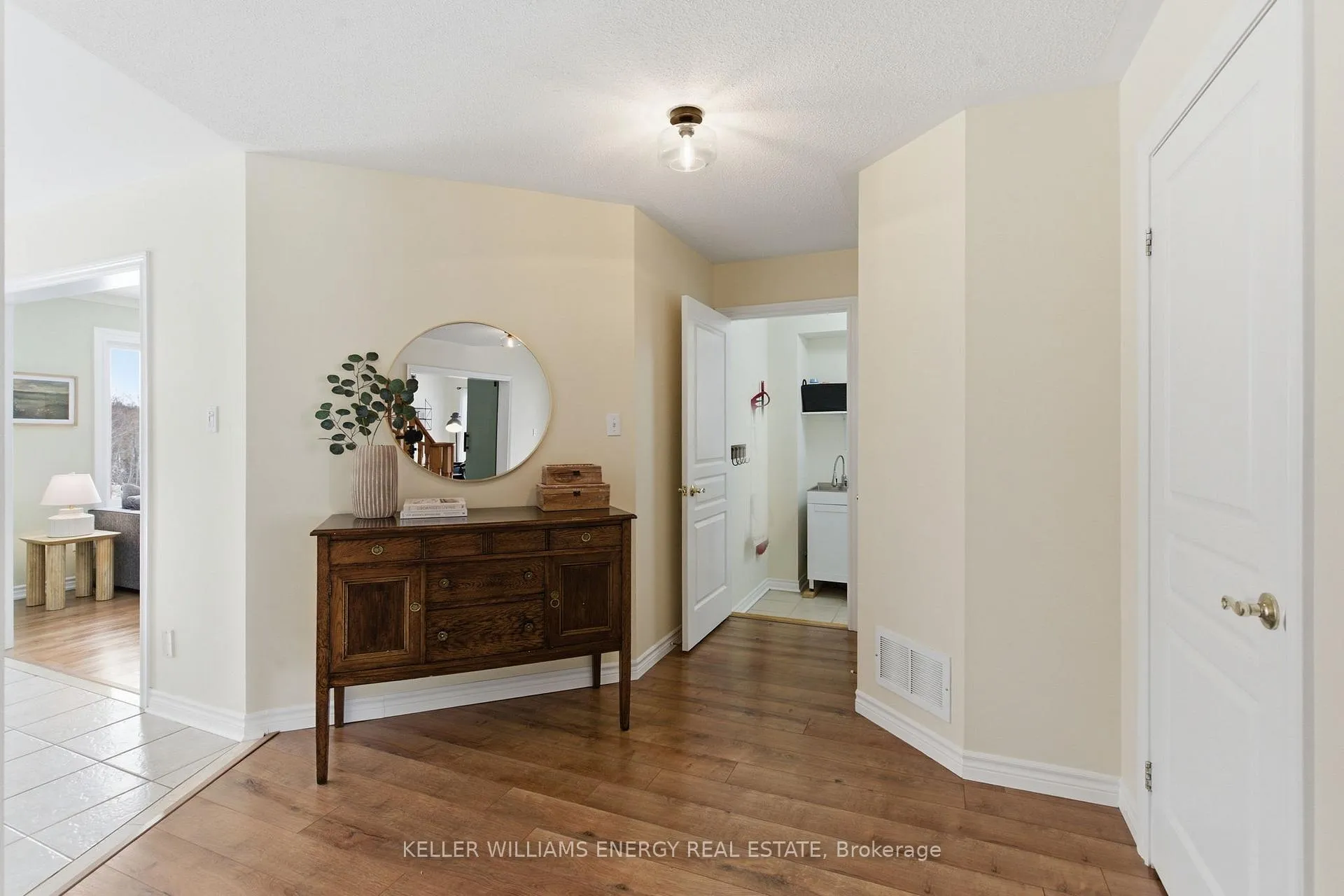 Photo 5 of 105 Guildwood Drive, Clarington, Bowmanville — HOMEH