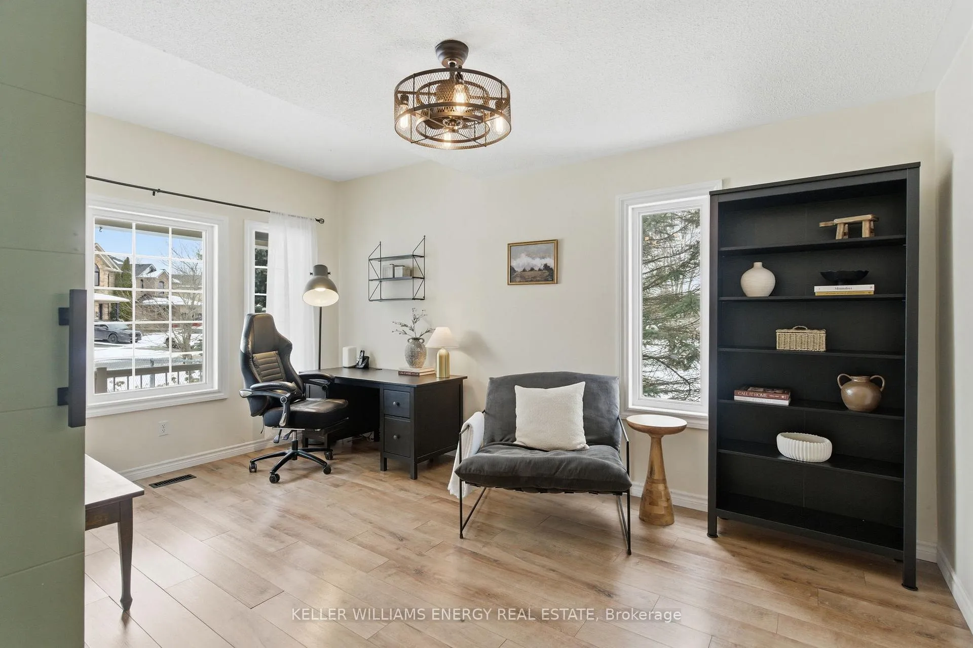 Photo 6 of 105 Guildwood Drive, Clarington, Bowmanville — HOMEH