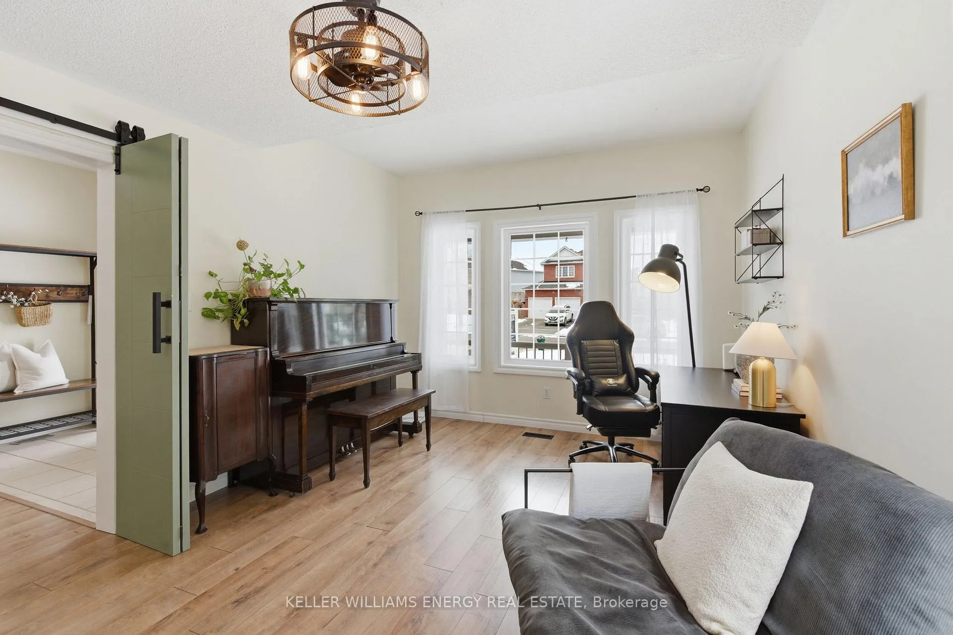Photo 8 of 105 Guildwood Drive, Clarington, Bowmanville — HOMEH