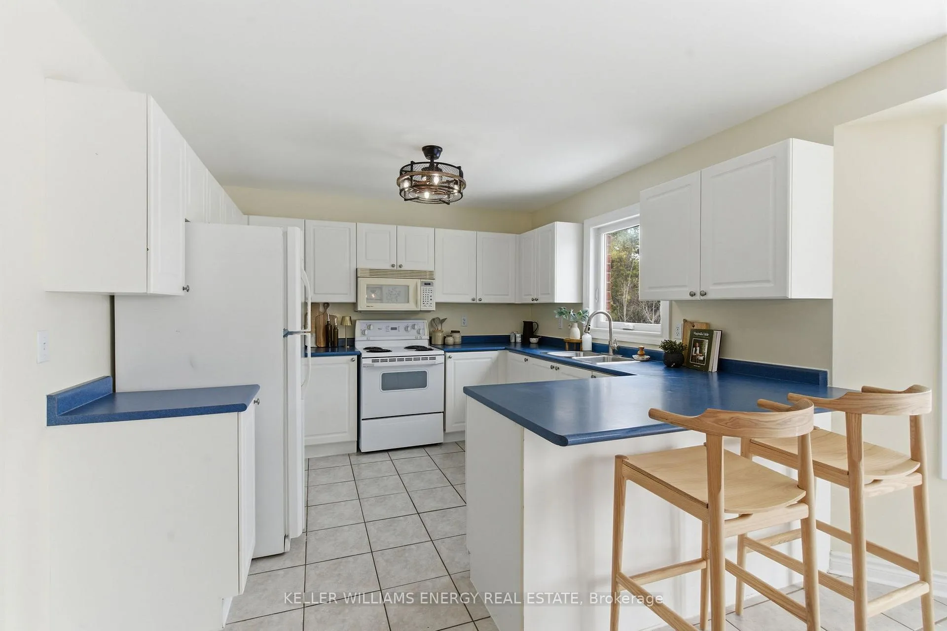 Photo 16 of 105 Guildwood Drive, Clarington, Bowmanville — HOMEH