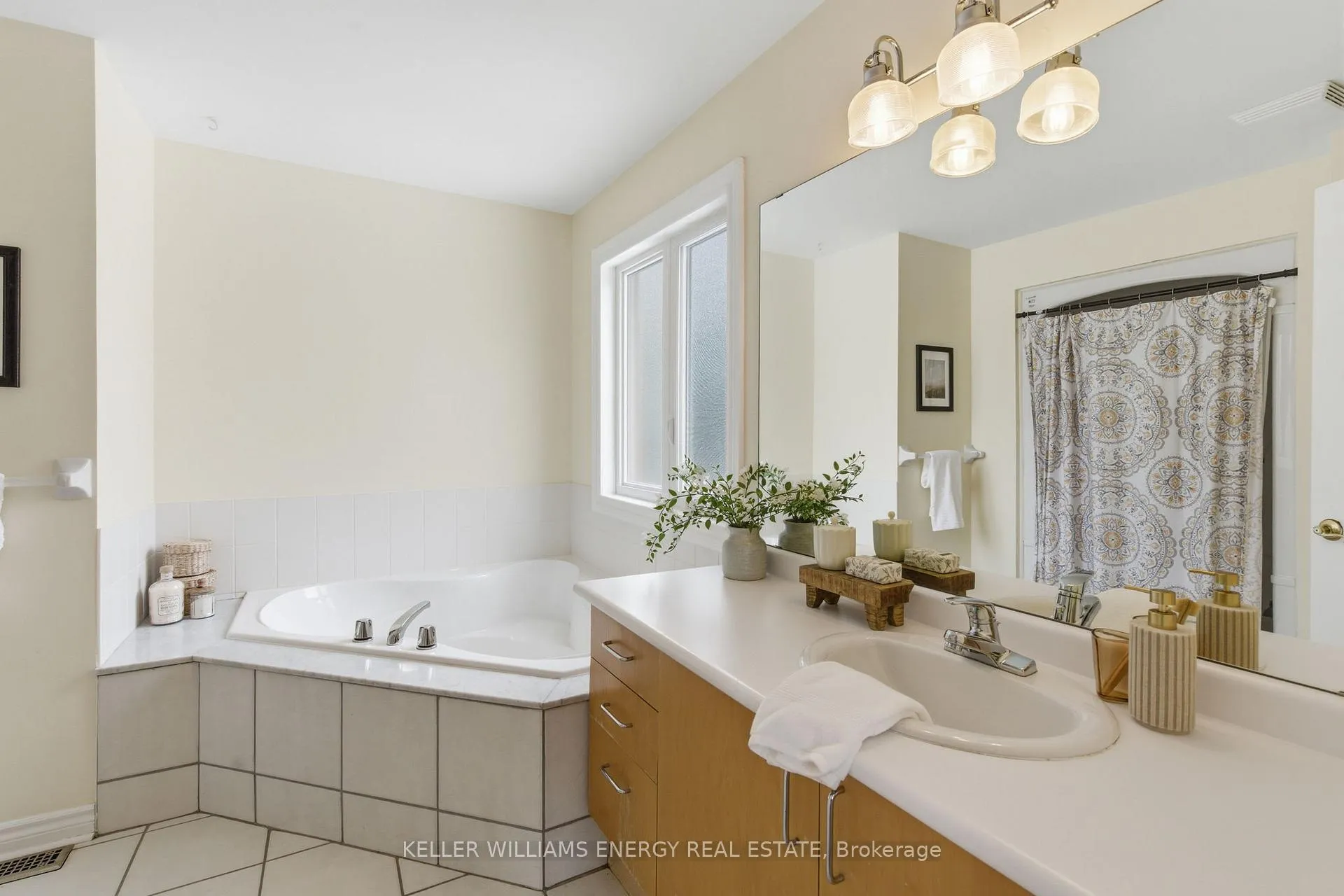 Photo 27 of 105 Guildwood Drive, Clarington, Bowmanville — HOMEH