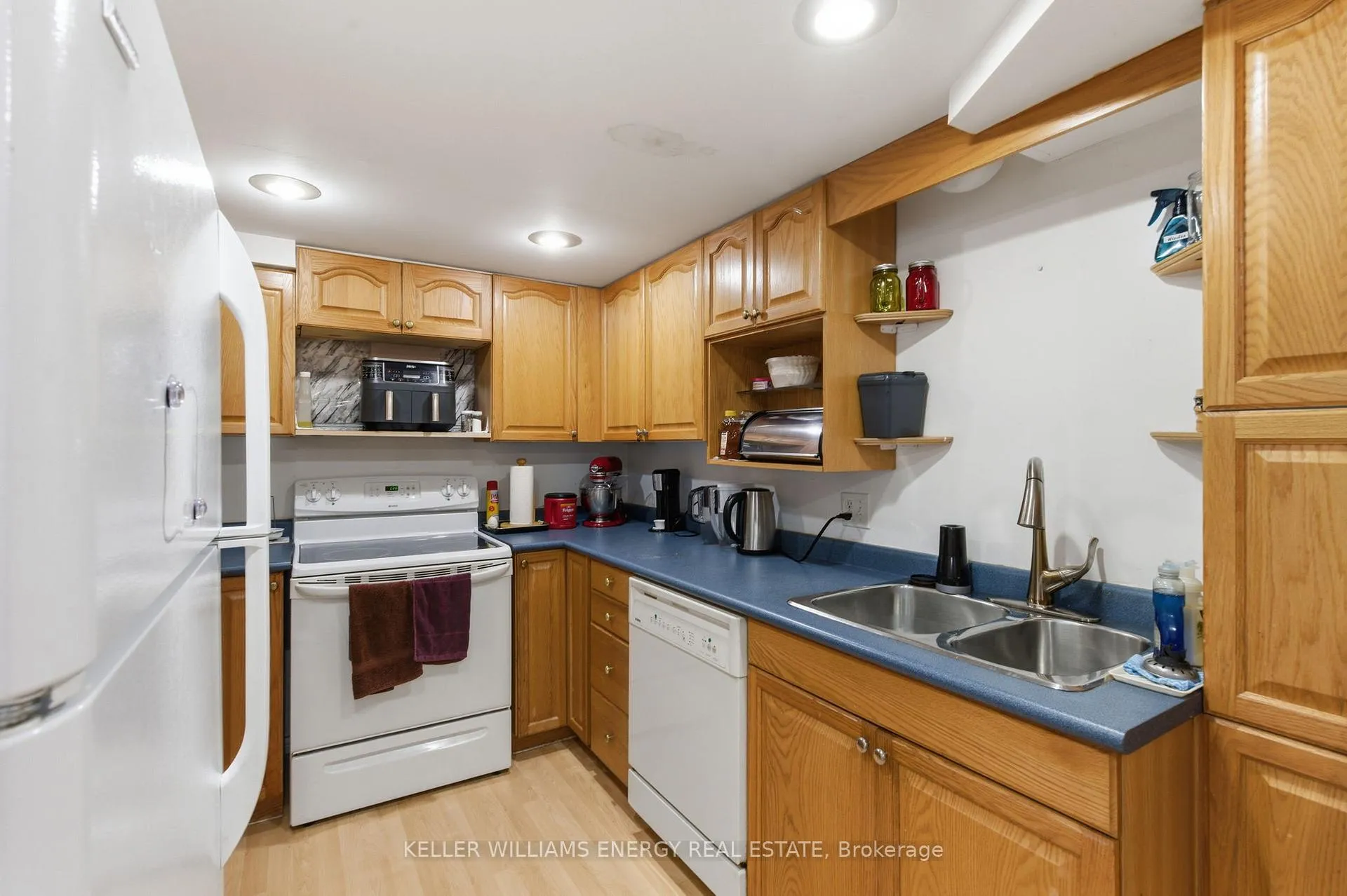 Photo 32 of 105 Guildwood Drive, Clarington, Bowmanville — HOMEH