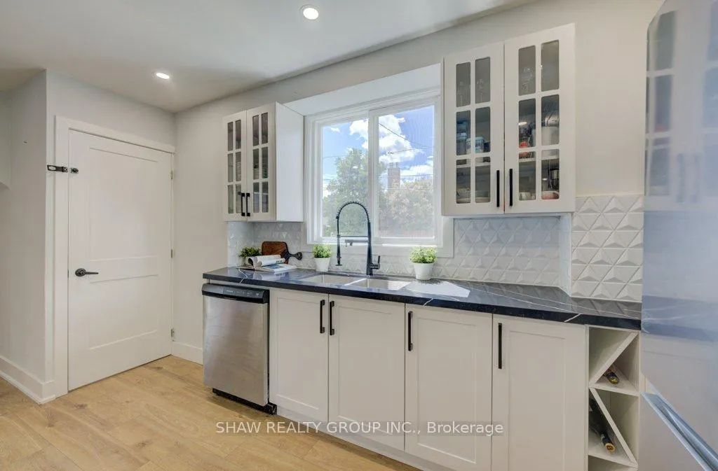 Photo 17 of 28 Barons Avenue S, Hamilton, Bartonville — HOMEH