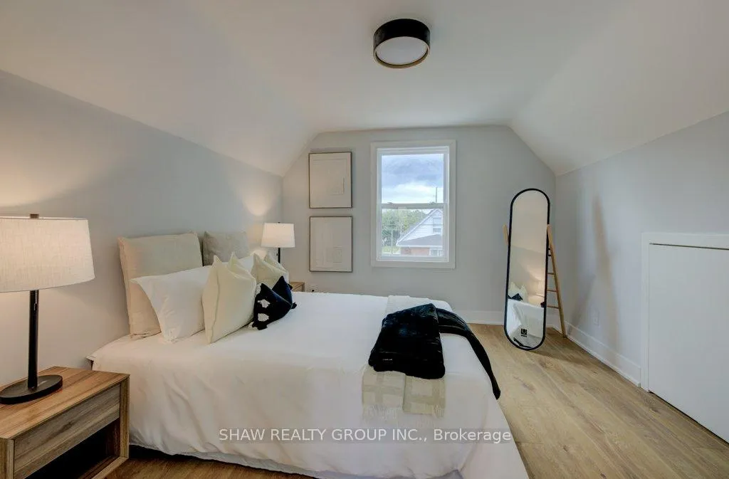 Photo 24 of 28 Barons Avenue S, Hamilton, Bartonville — HOMEH