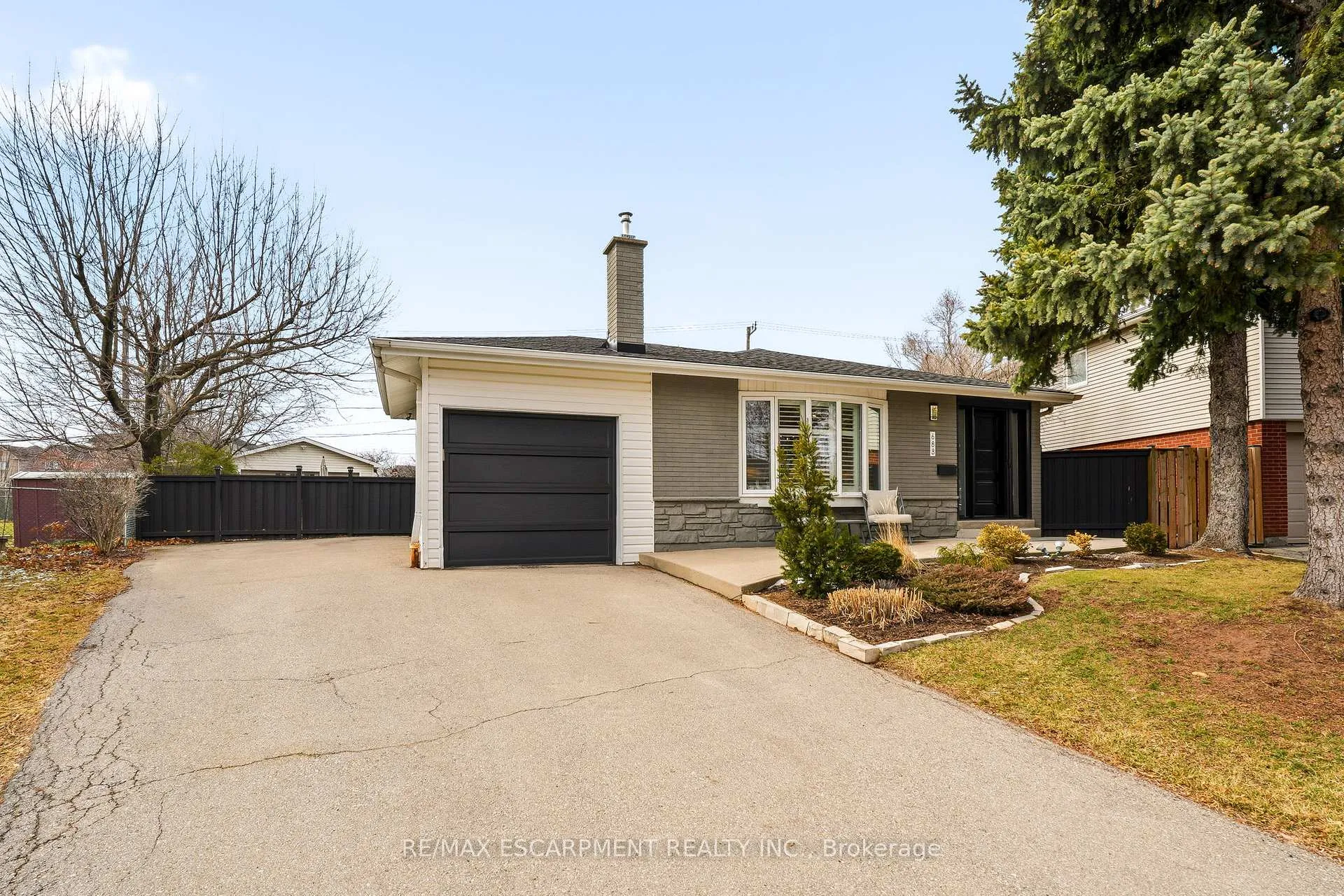 Photo 2 of 688 Mullin Way, Burlington, Appleby — HOMEH
