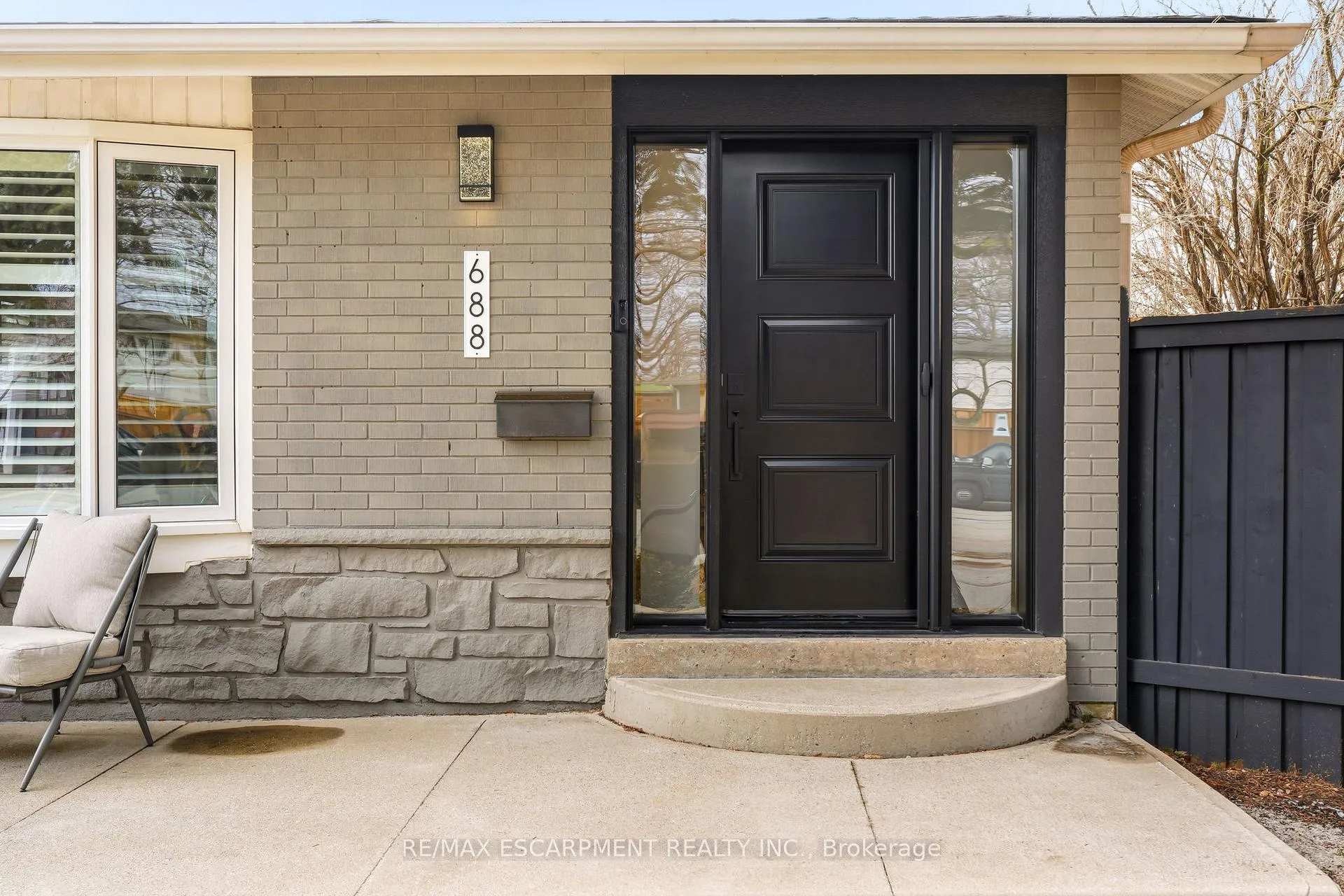 Photo 3 of 688 Mullin Way, Burlington, Appleby — HOMEH