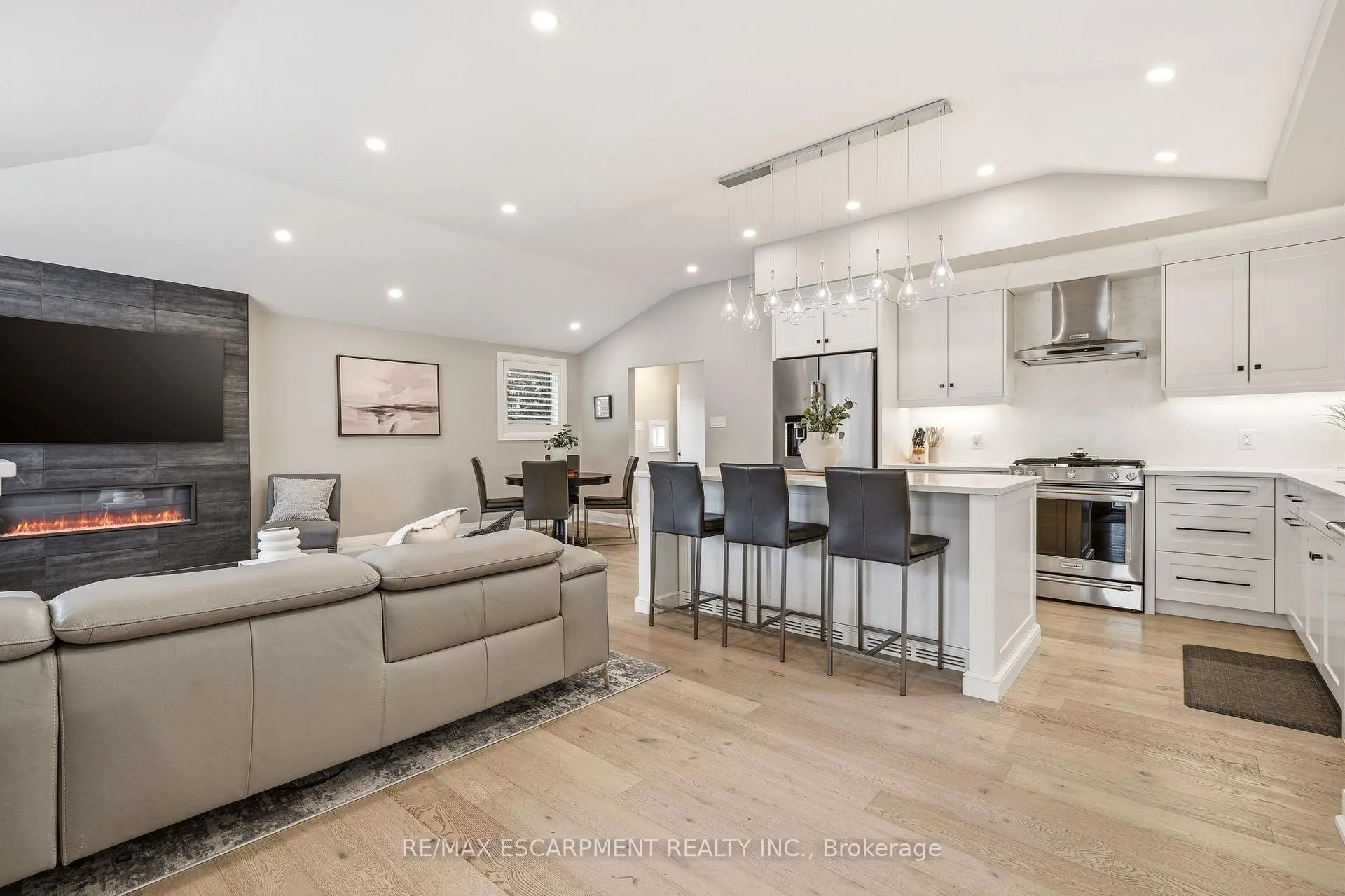 Photo 5 of 688 Mullin Way, Burlington, Appleby — HOMEH