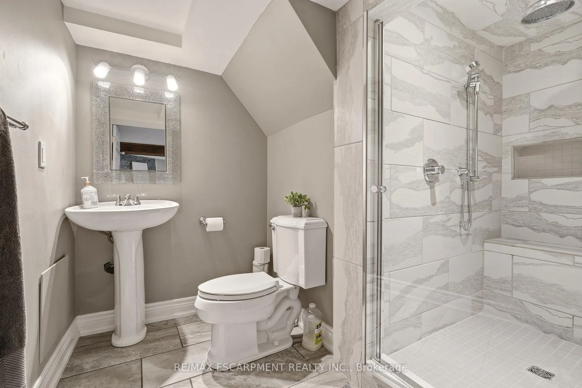 Photo 32 of 688 Mullin Way, Burlington, Appleby — HOMEH