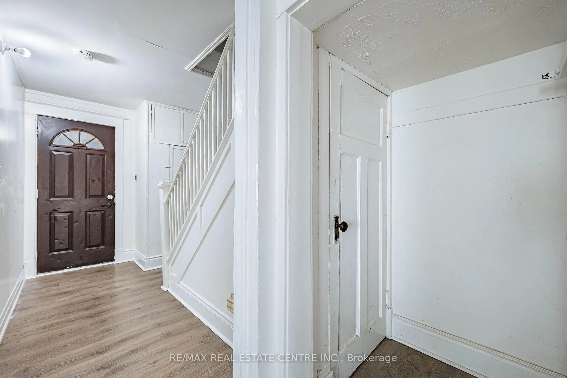 Photo 5 of 18 Hillcrest Avenue, Brampton, Queen Street Corridor — HOMEH
